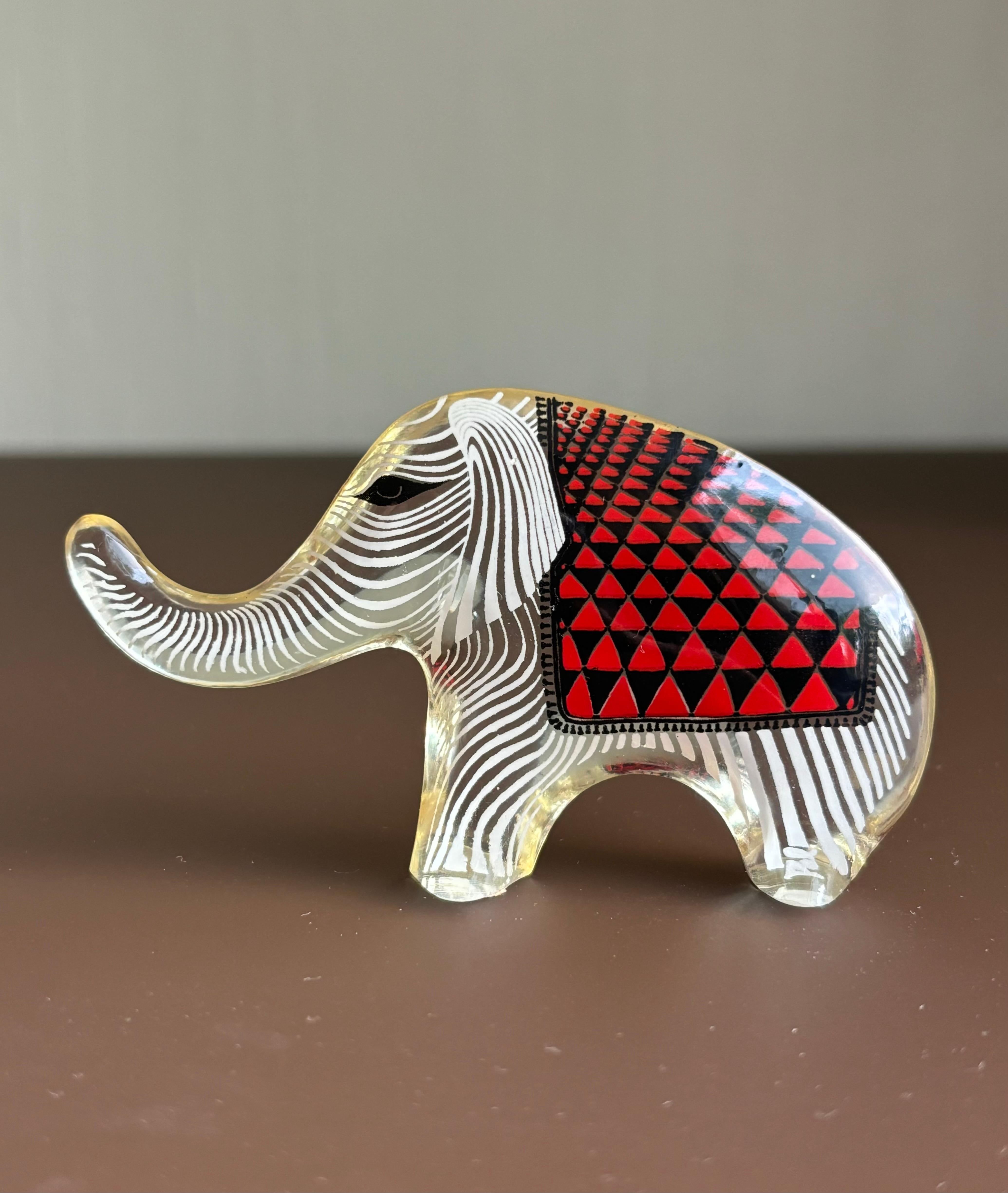 Collectors item. This wonderful Lucite Acrylic Elephant from the Home and Farm collection, was created by Abraham Palatnik,  Brazil, mid 20th. Century. Cute vintage piece with nice graphic and organic decoration. Signed’ with a Vintage label ‘Made