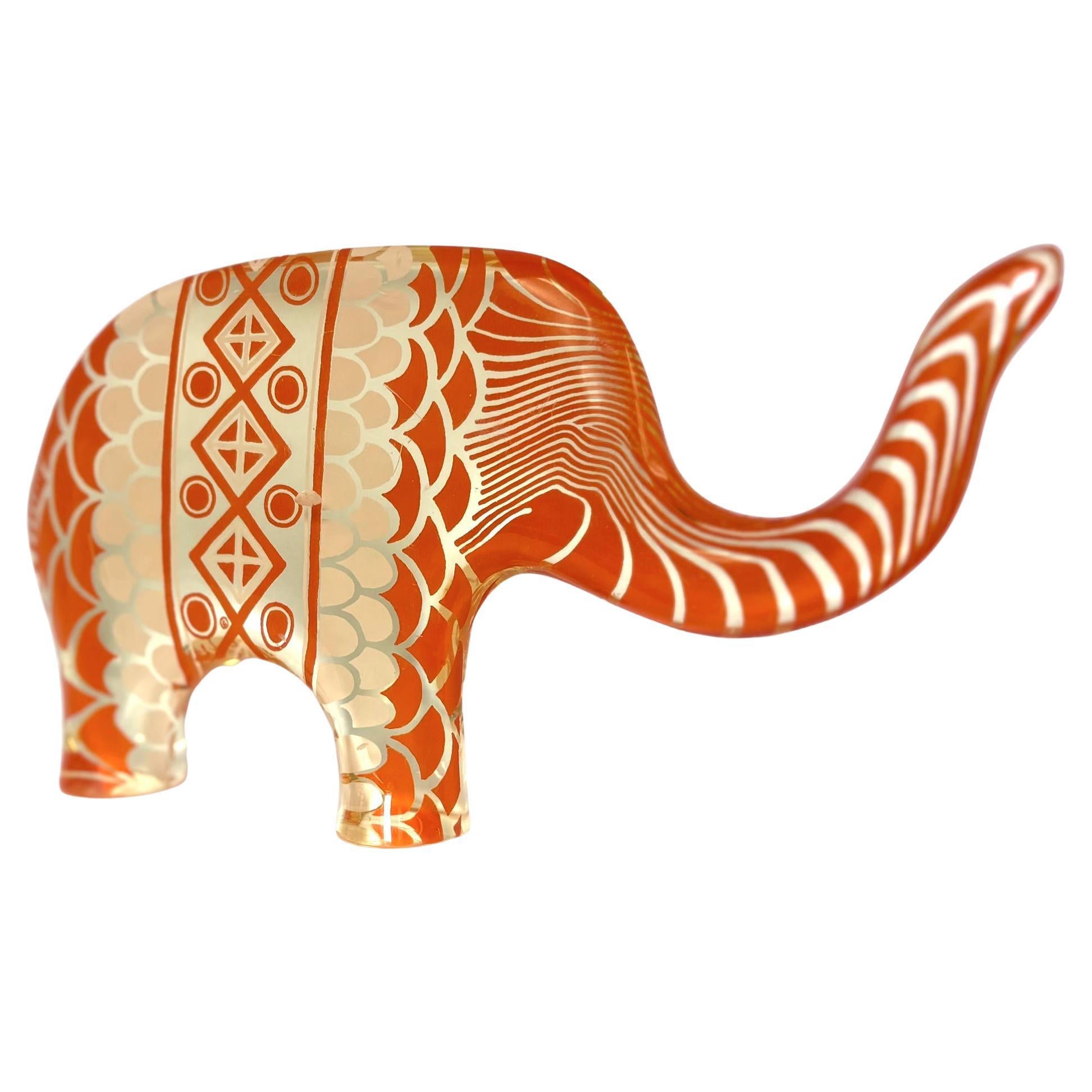 Abraham Palatnik, statuetta di elefante rosso in lucite e acrilico, Brasile