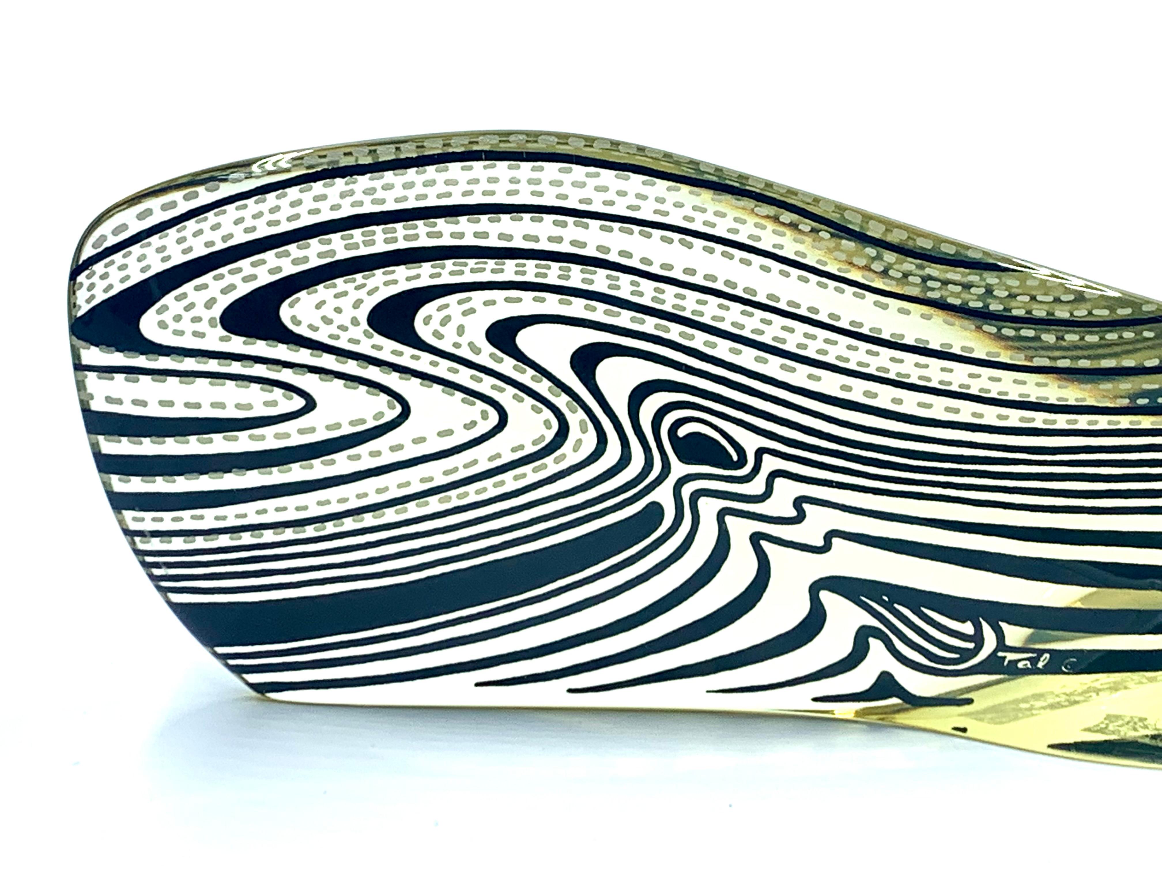 A large Palatnik whale with black decoration, signed in the item ‘Pal’ and retains its ‘Made in Brazil’ paper label to the base.
In excellent condition, c.1970.
