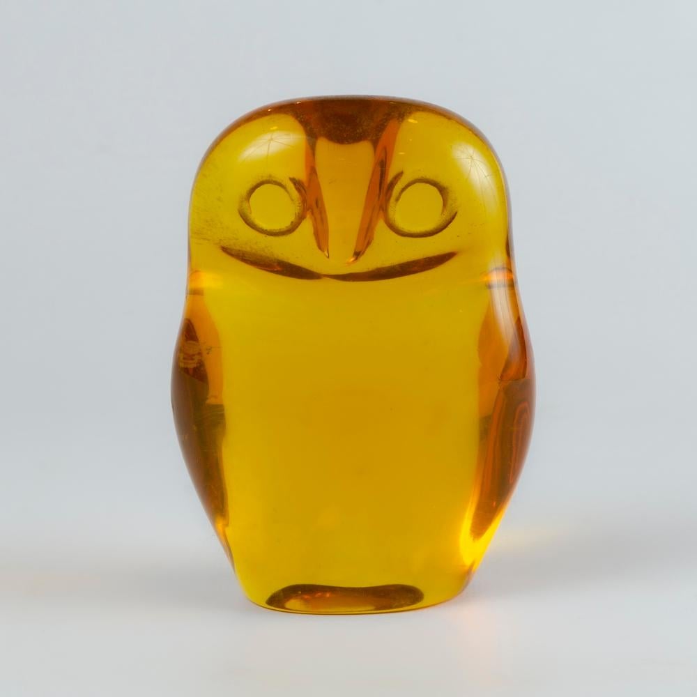 A Mid-Century Modern art owl designed by Abraham Palatnik. Original label on bottom: Made in Brazil. Abraham Palatnik (born in 1928) is a Brazilian artist and inventor whose innovations include kinechromatic art. Part of the Artemis collection that