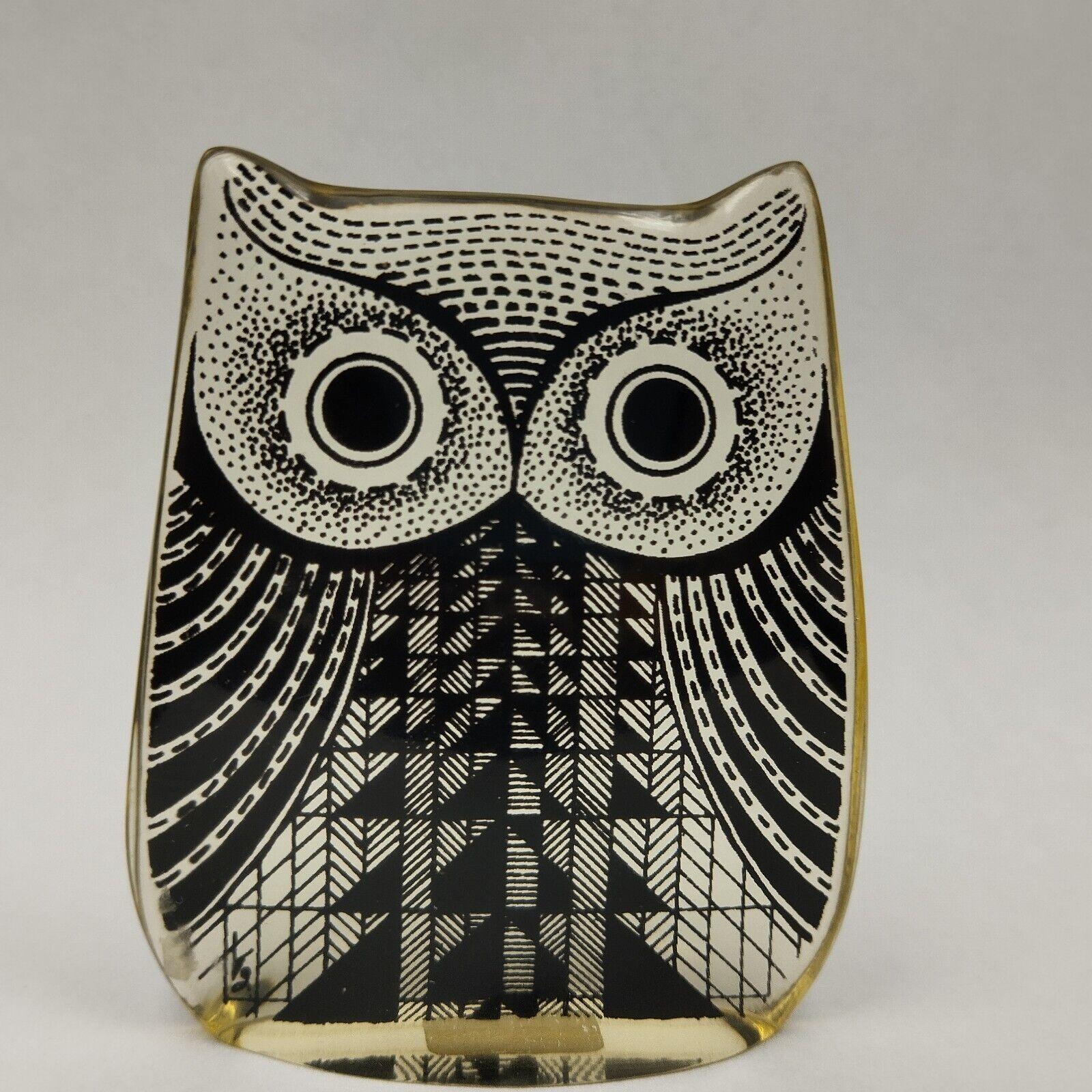 Abraham Palatnik. Owl II, um 1970. Unter dem Sockel signiert. Bemaltes Acrylharz im Zustand „Gut“ im Angebot in PARIS, FR