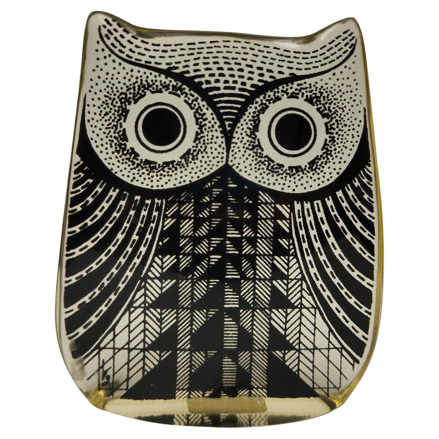 Abraham Palatnik. Gufo II, 1970 circa. Firmato sotto la base. Resina acrilica dipinta