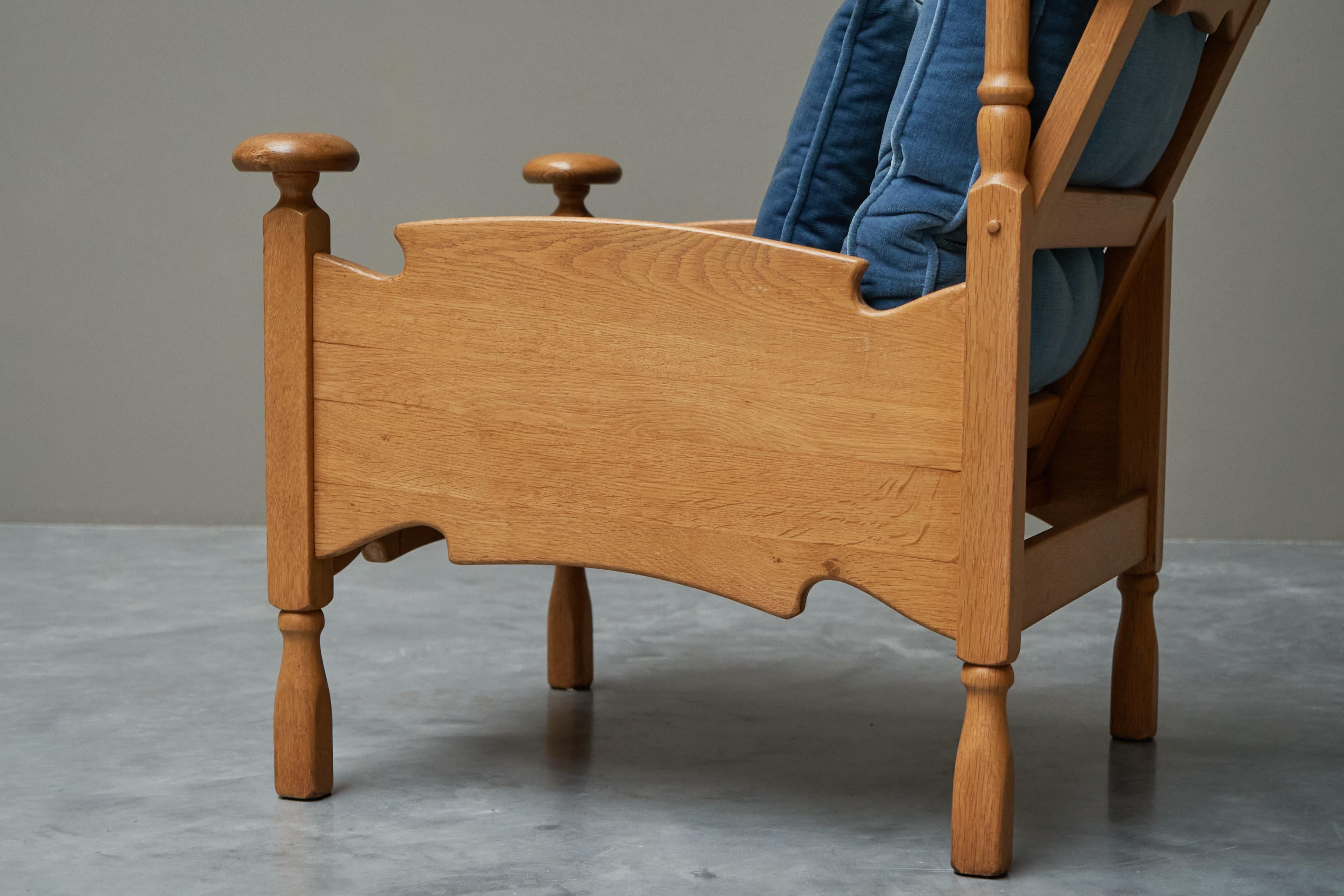 Abraham Sprij Pair of Lounge Chairs in Solid Oak and Blue Velvet 1960s For Sale 6