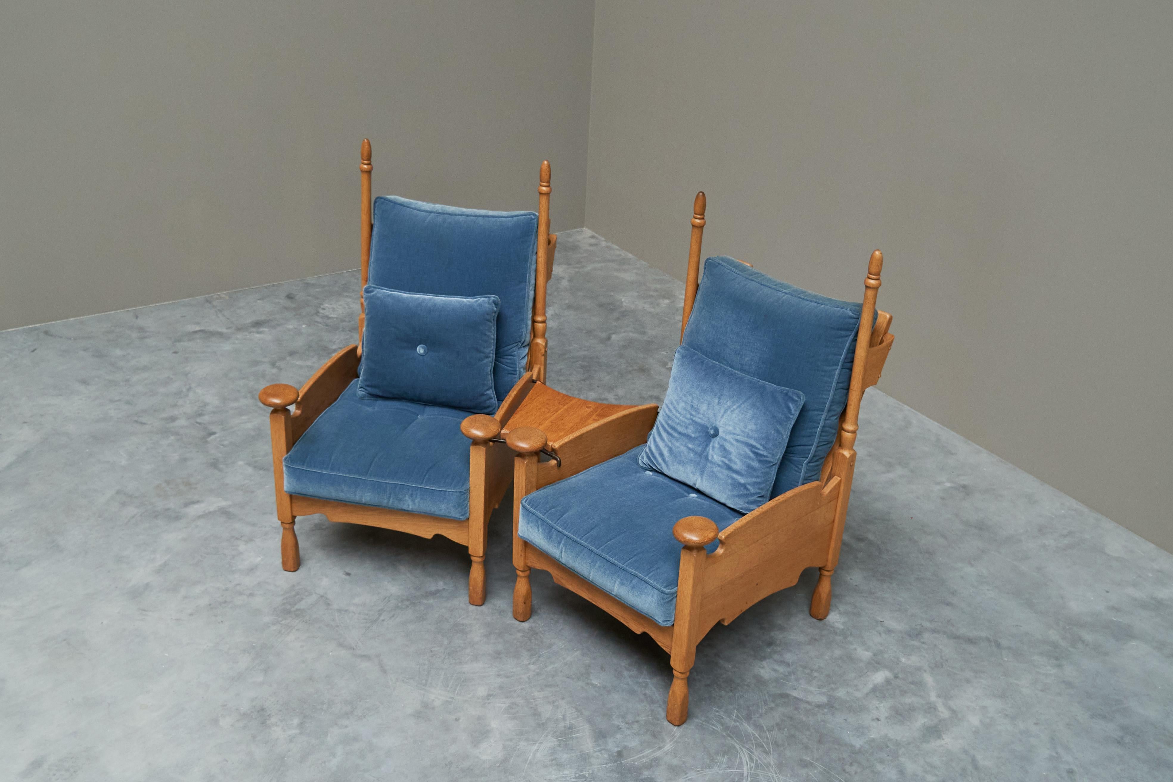 Abraham Sprij Pair of Lounge Chairs in Solid Oak and Blue Velvet 1960s For Sale 8