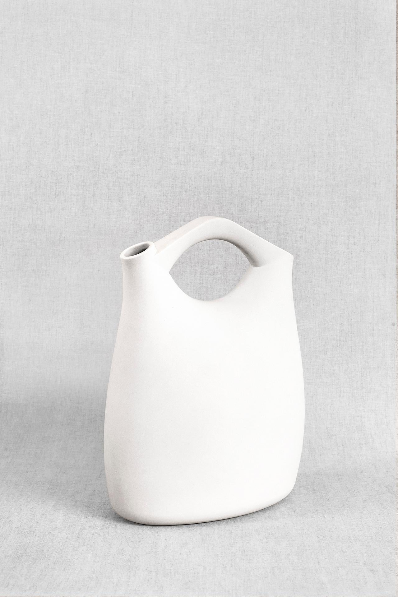 Abrek White Jug by ZPS Studio
Dimensions: W 24 x D 12.5 x H 31.5 cm
Materials: Matte Glazed Ceramic.

A number of 31 bowls of identical shape, made in limited edition by fine Italian artisans in 31 different materials: Diogenèa - A tale of bowls is