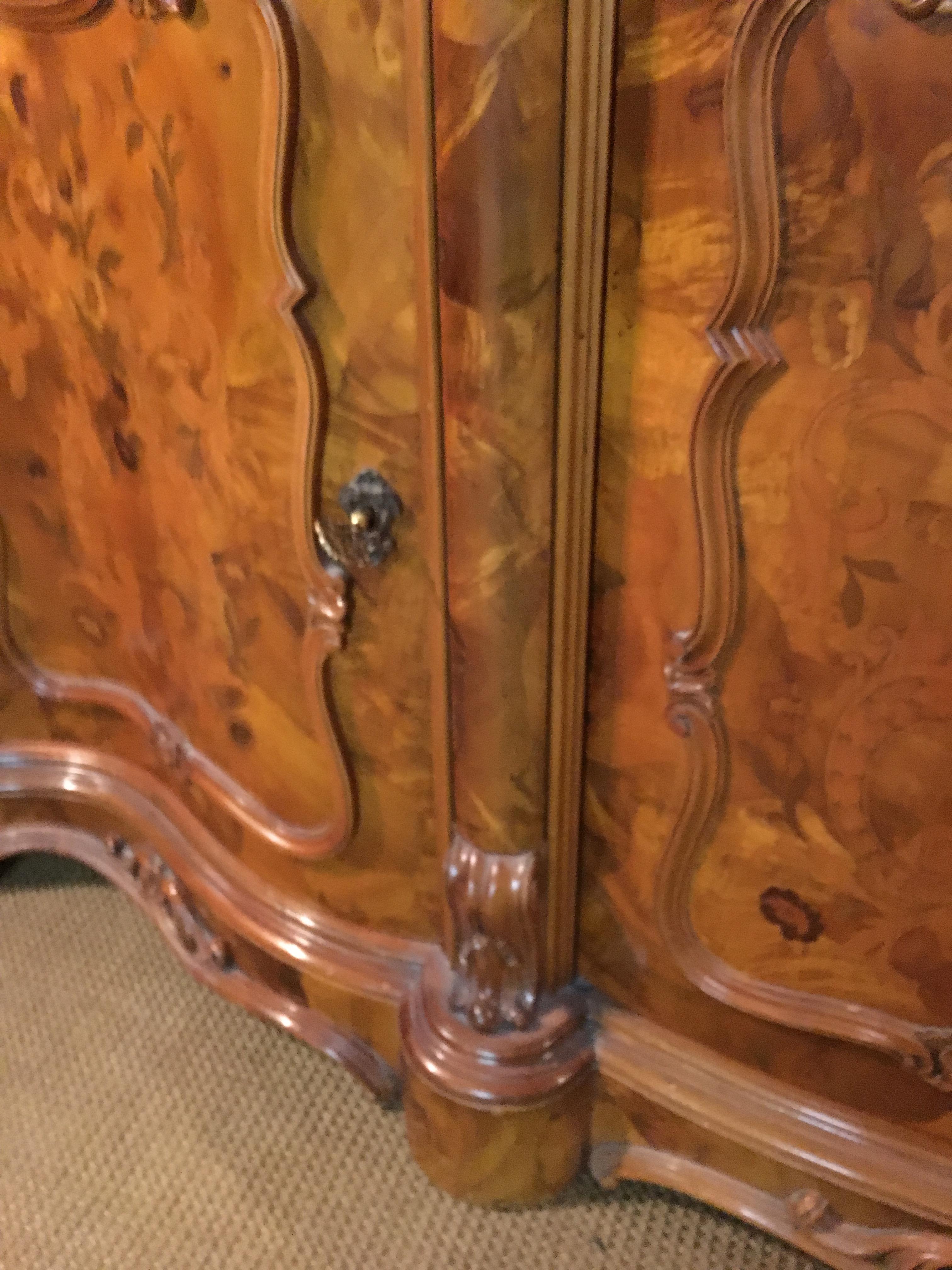 Absolut and One of a Kind, Sideboard in Finest Walnut with Inlays In Good Condition In Berlin, DE
