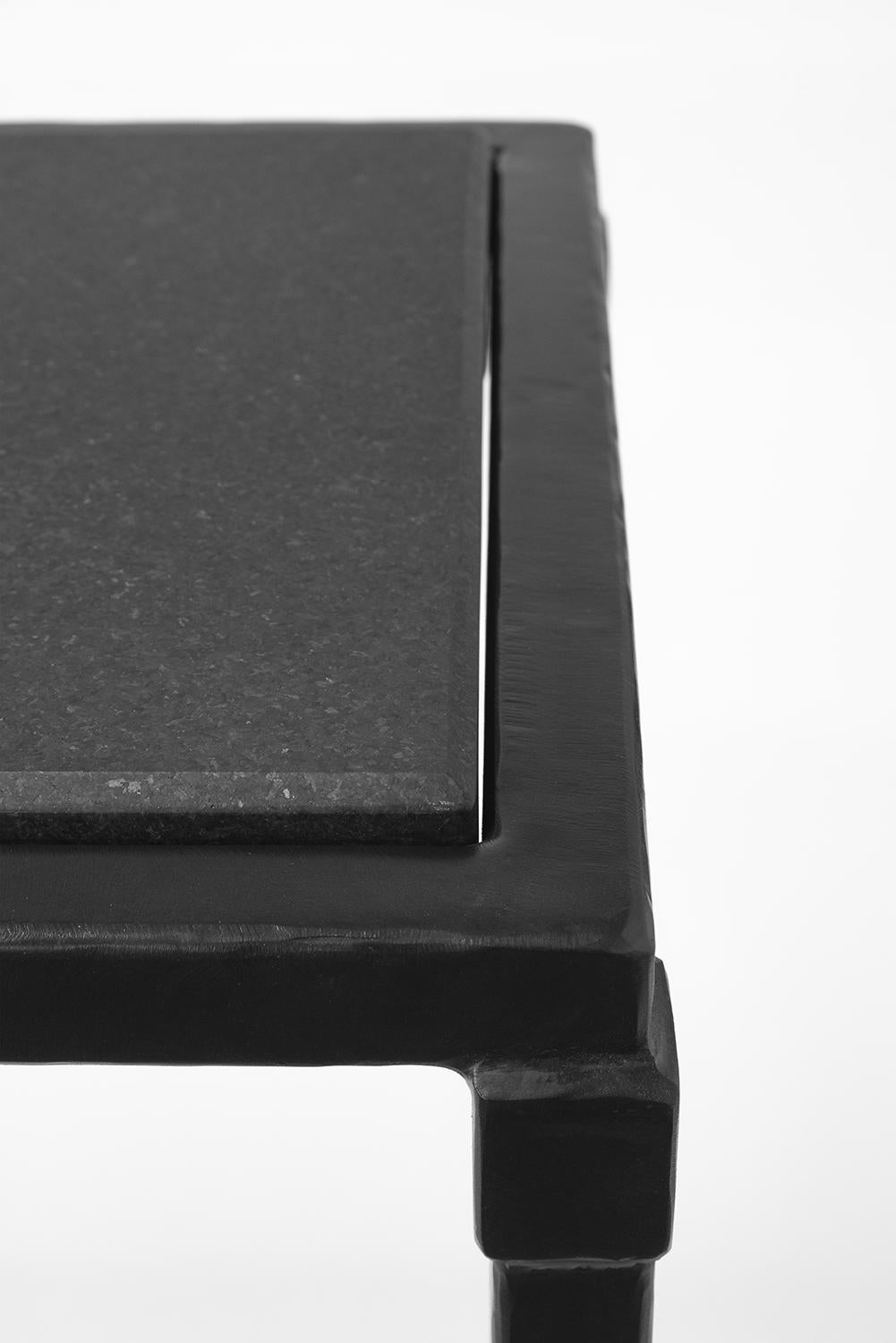 Consola con Granito Negro Absoluto Contemporáneo Esculpido a Mano Acero Ennegrecido Siglo XXI y contemporáneo en venta