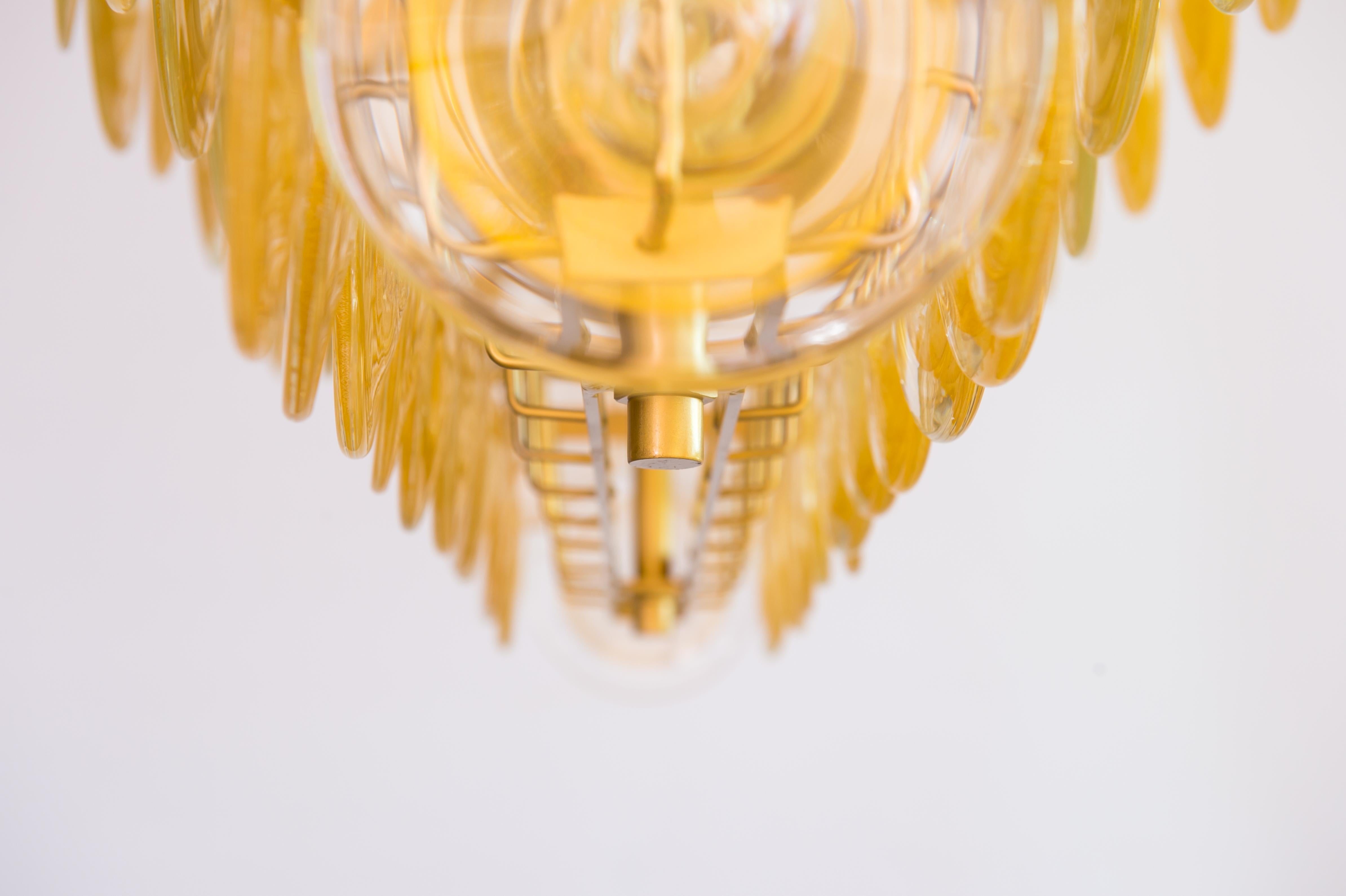 Absolute Gold Chandelier with Plates in Murano Glass and Gold Leaf Italy 1990s  For Sale 3