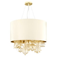 Lampada a sospensione artistica Elementi in vetro foglia oro, paralume avorio di Multiforme