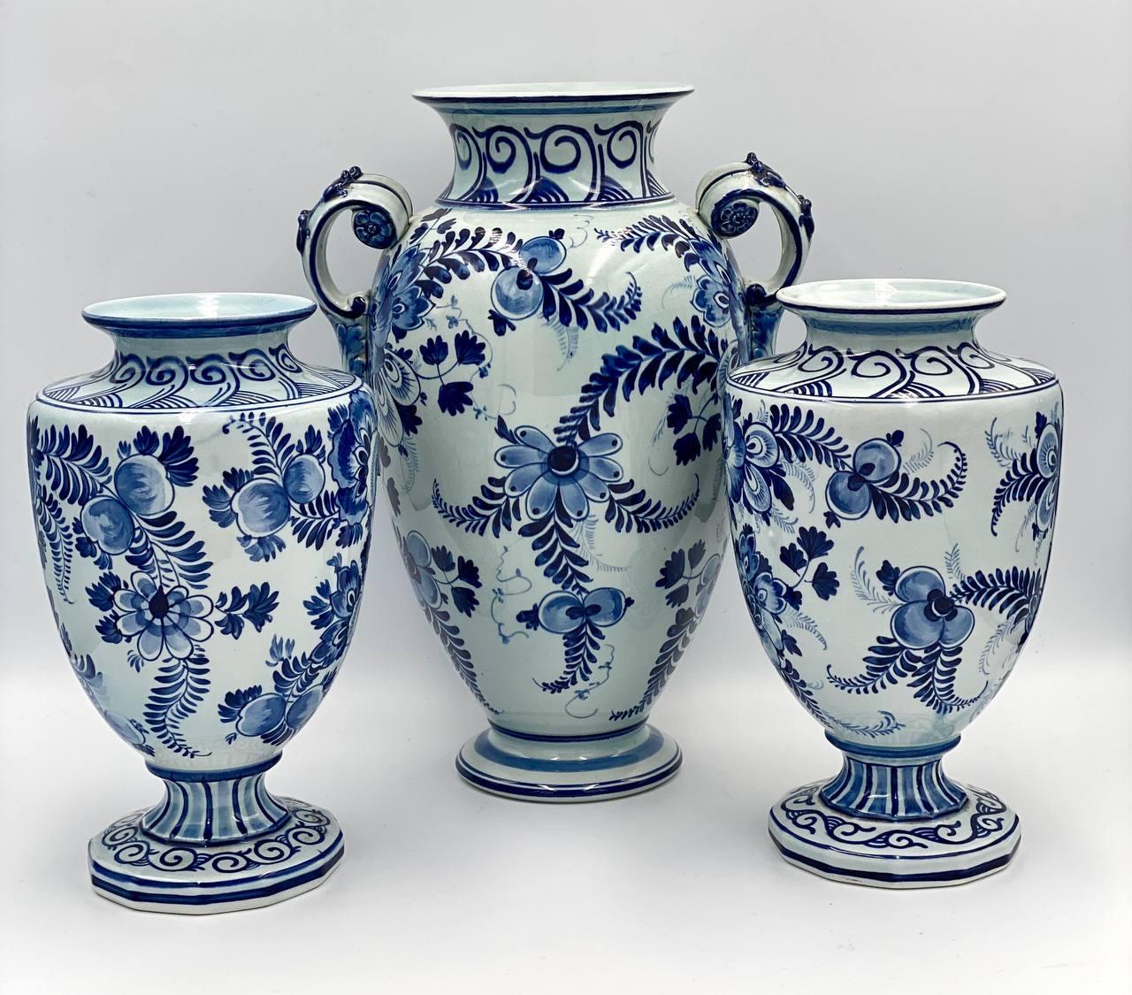 Absolutely Antique Blue Vases Delft Bonnie  Set Of Three, Germany, 1890-1900 In Excellent Condition For Sale In Bastogne, BE