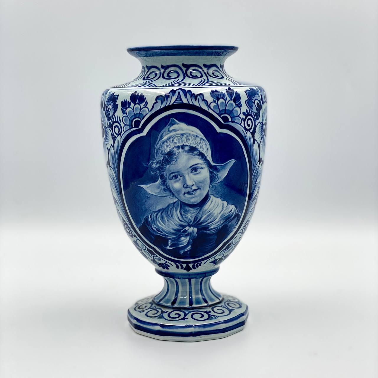 Absolutely Antique Blue Vases Delft Bonnie  Set Of Three, Germany, 1890-1900 For Sale 3