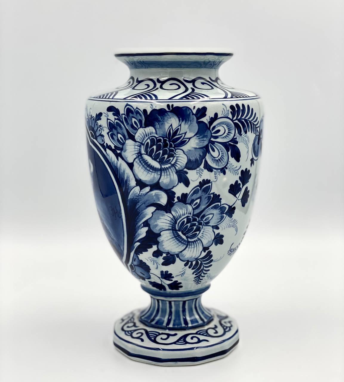 Absolutely Antique Blue Vases Delft Bonnie  Set Of Three, Germany, 1890-1900 For Sale 4