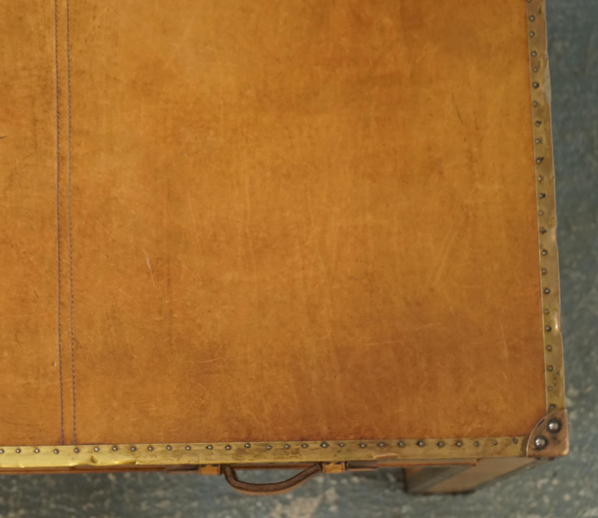 ASSOLUTAMENTE STUPENDO SCRIVANIA D'EPOCA IN PIENA PELLE CON TRE CASSETTI REALIZZATA DA ESQUIRE in vendita 7