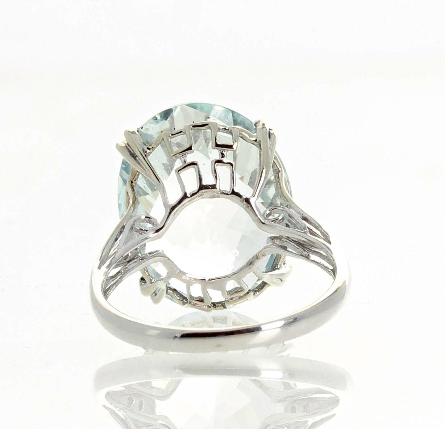 AJD RARE NATURAL Atemberaubender Ring mit 15,4 Karat blauem Topas und Diamanten, atemberaubend klar (Ovalschliff) im Angebot