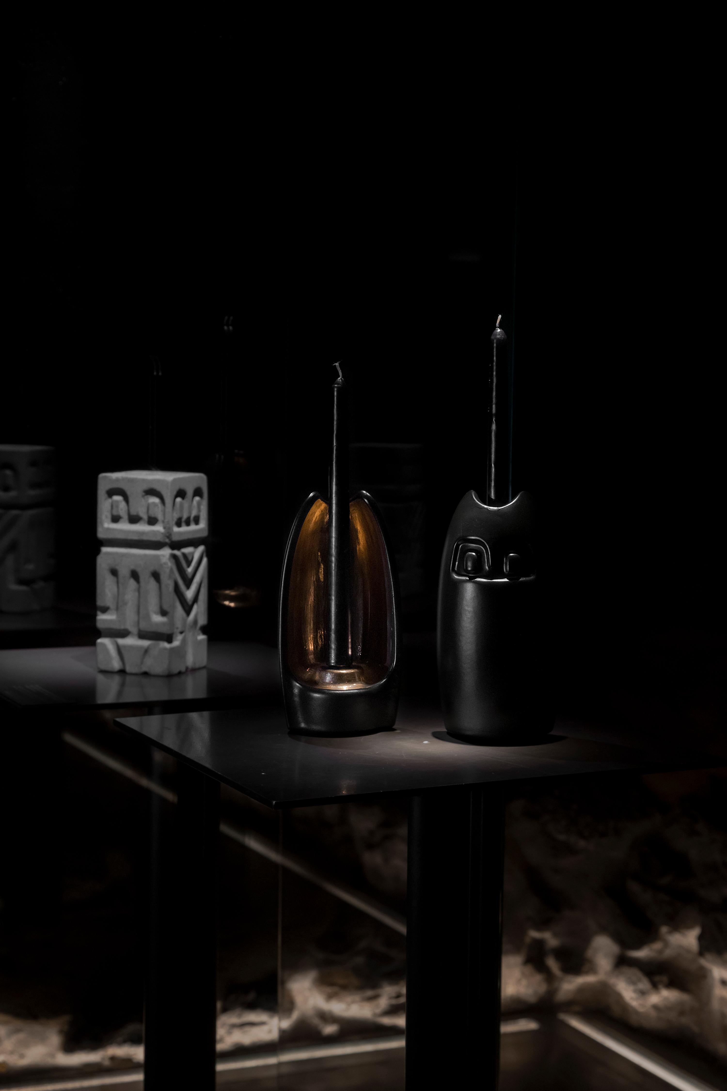 Moulage Bougeoir décoratif ABSOLUTO en céramique émaillée noire avec détails de lustre doré en vente