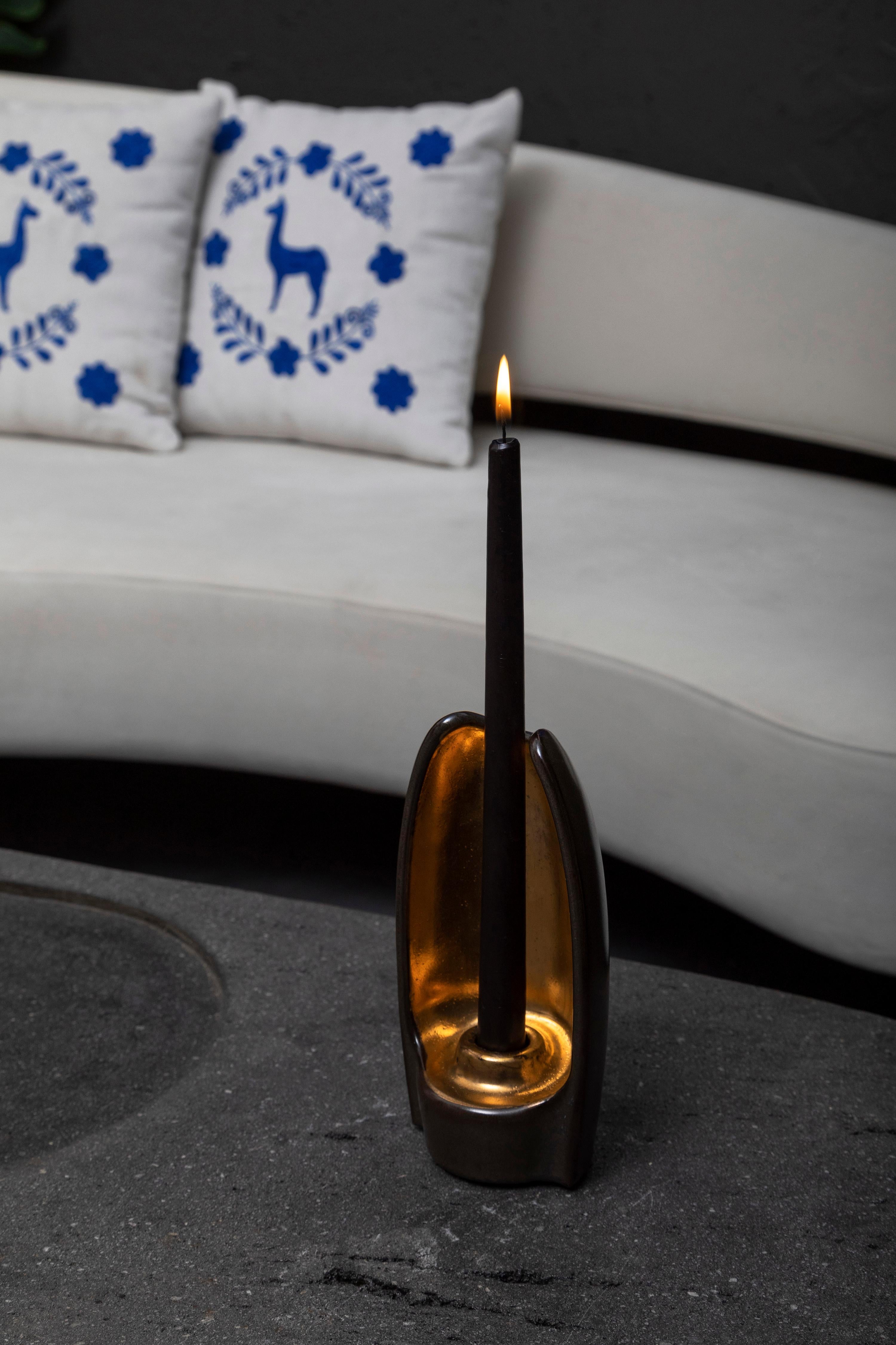 Bougeoir décoratif ABSOLUTO en céramique émaillée noire avec détails de lustre doré Neuf - En vente à Quito, Pichincha