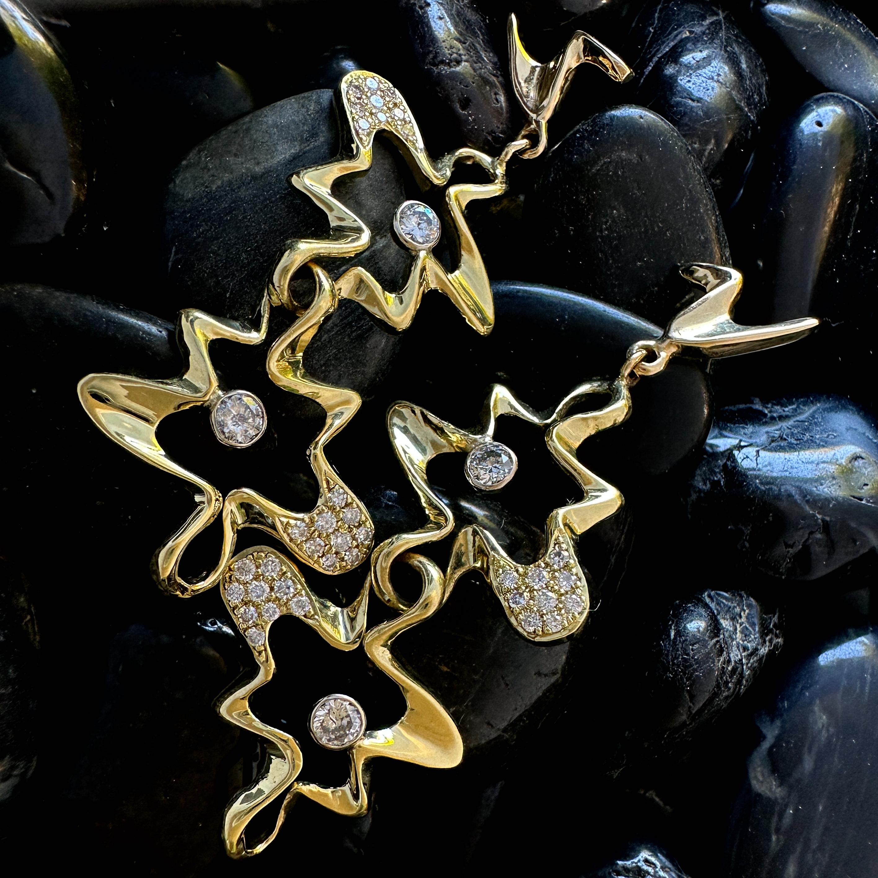 Pendants d'oreilles « Parkies » en or jaune 18 carats avec diamants abstraits de 0,77 carat Unisexe en vente