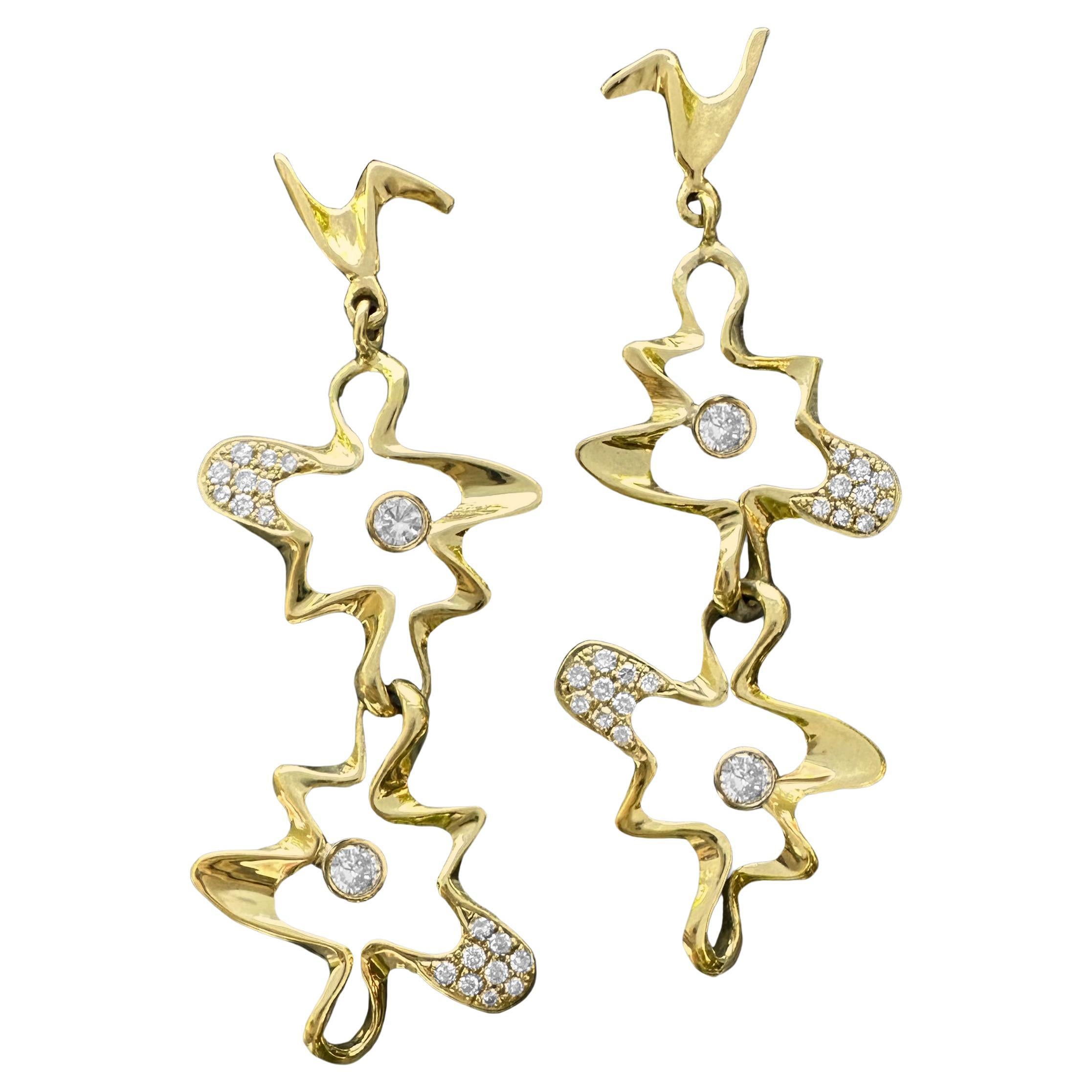 Pendants d'oreilles « Parkies » en or jaune 18 carats avec diamants abstraits de 0,77 carat en vente