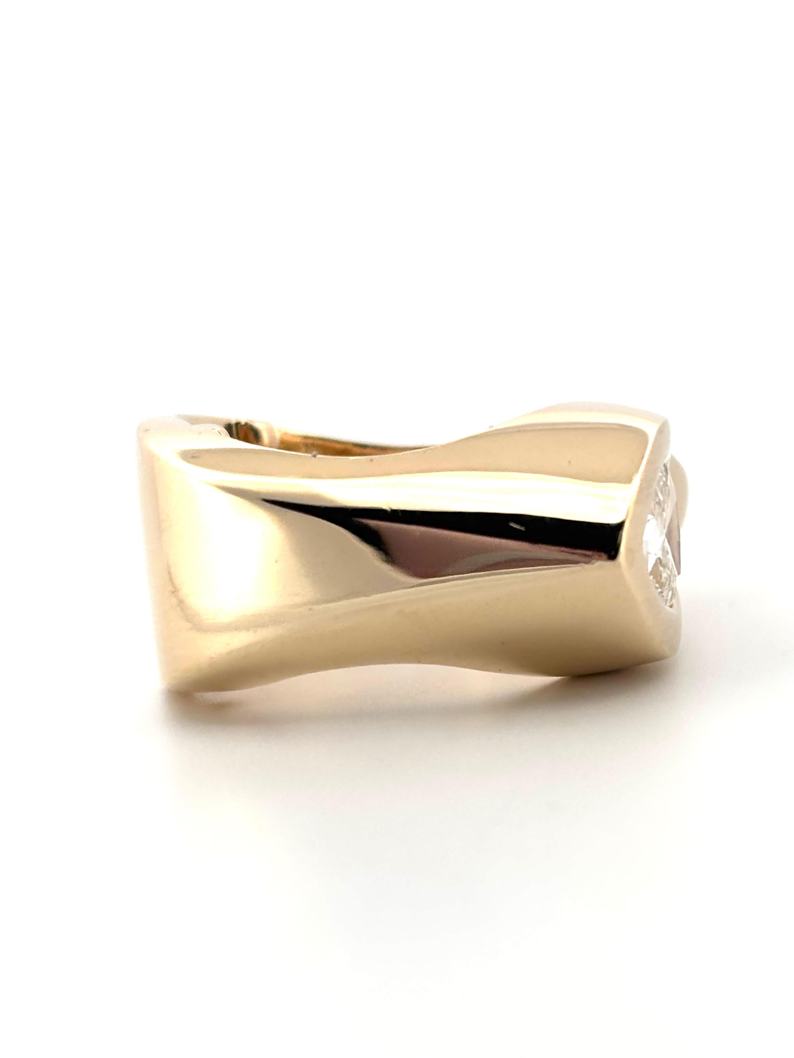 Anillo abstracto de banda ancha con diamantes naturales talla trillón y redonda de 1,33 quilates en venta 2