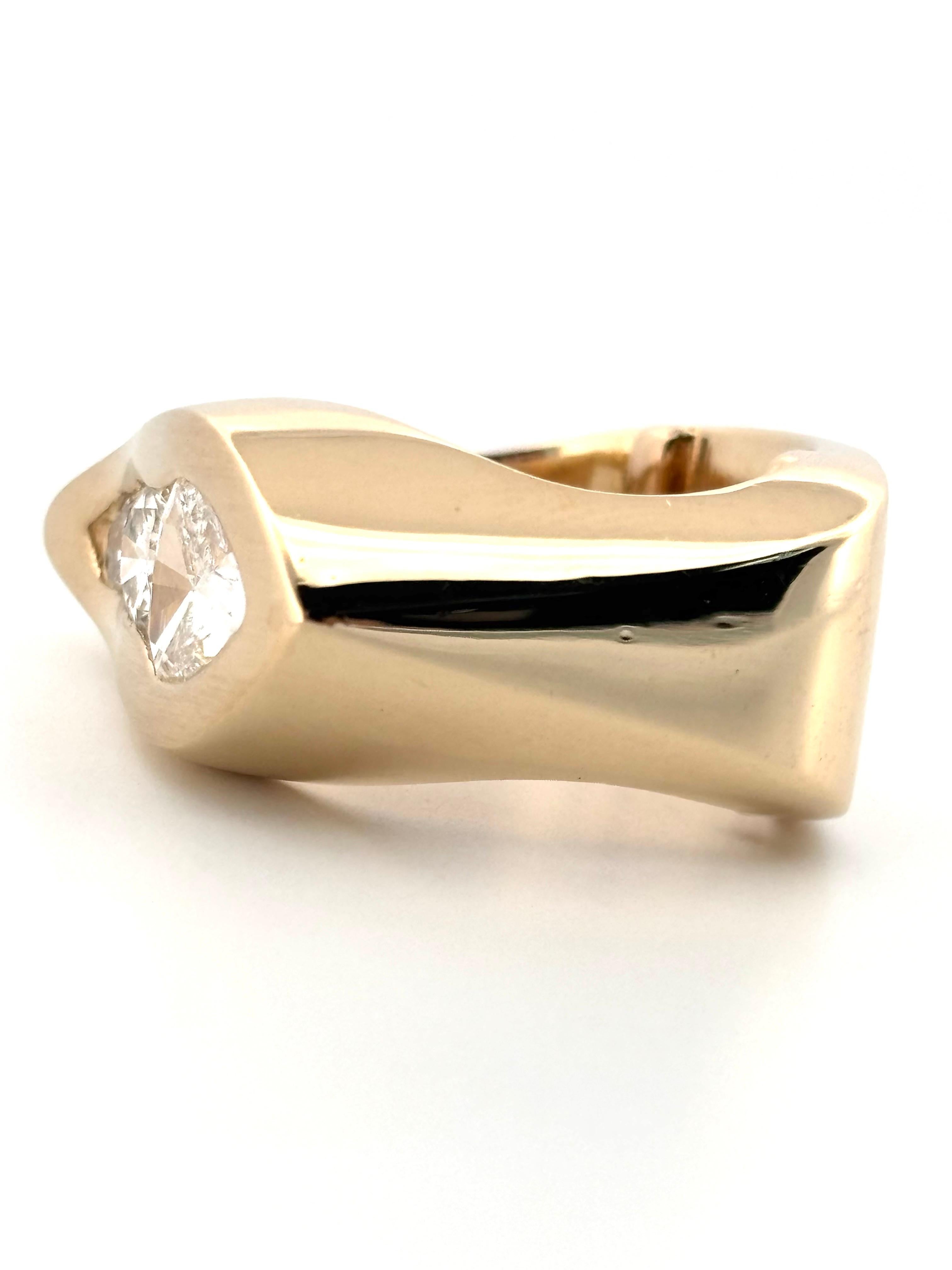 Anillo abstracto de banda ancha con diamantes naturales talla trillón y redonda de 1,33 quilates en venta 3