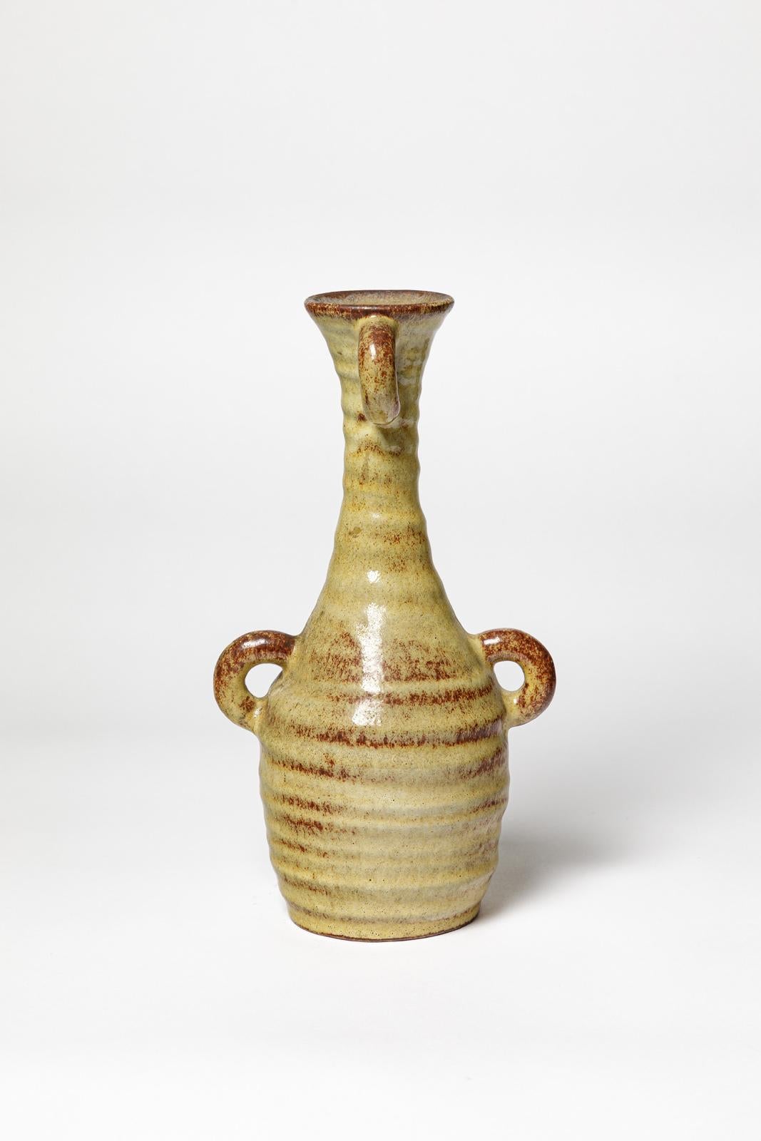 Accolay

vaso astratto in ceramica giallo

Firmato Accolay

Design del XX secolo 

altezza 29 cm
Grande 16 cm