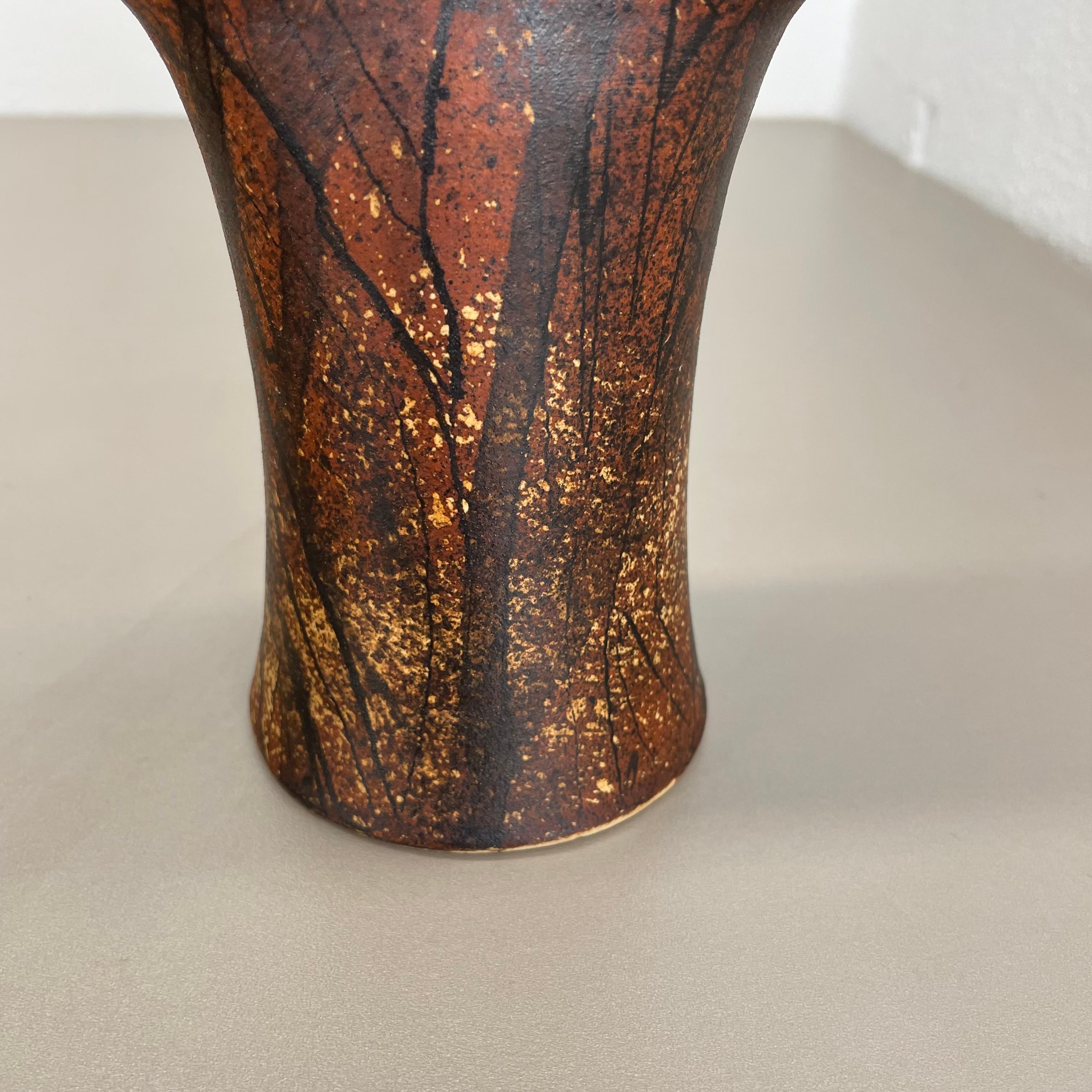 Vaso astratto da 37 cm in ceramica Studio Pottery, Gerhard Liebenthron, Germania, 1979 in vendita 3