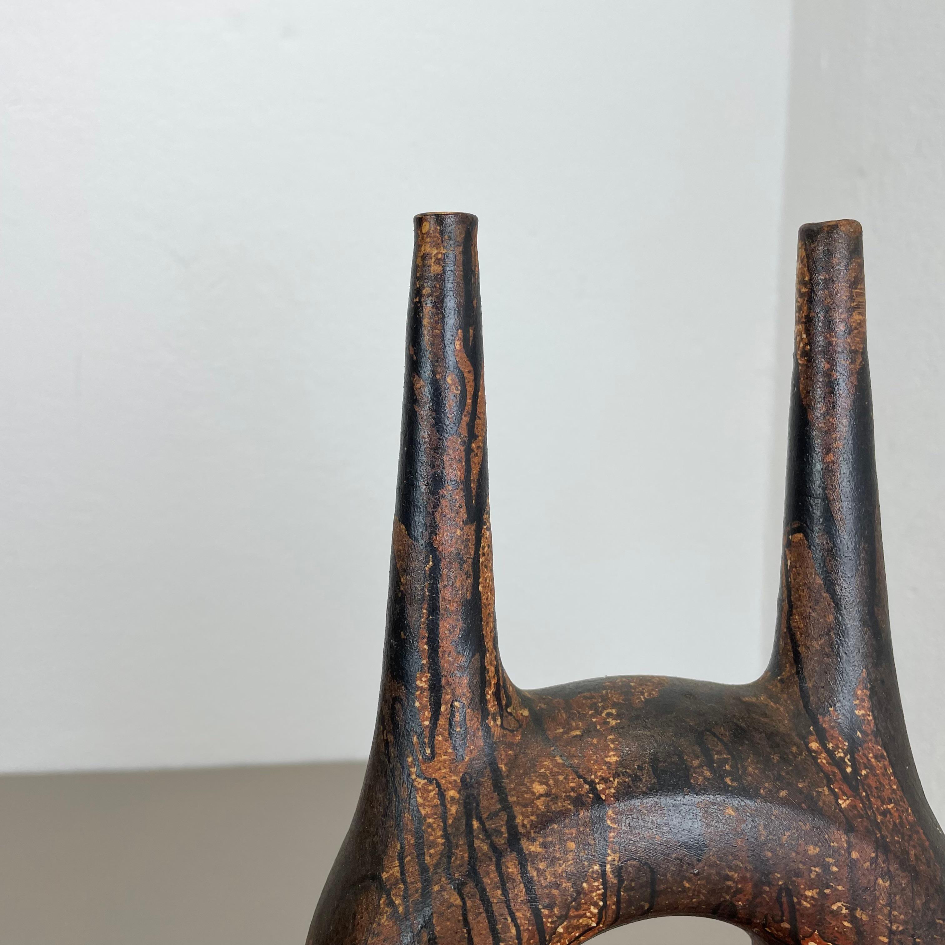 Vaso astratto da 37 cm in ceramica Studio Pottery, Gerhard Liebenthron, Germania, 1979 In condizioni buone in vendita a Kirchlengern, DE