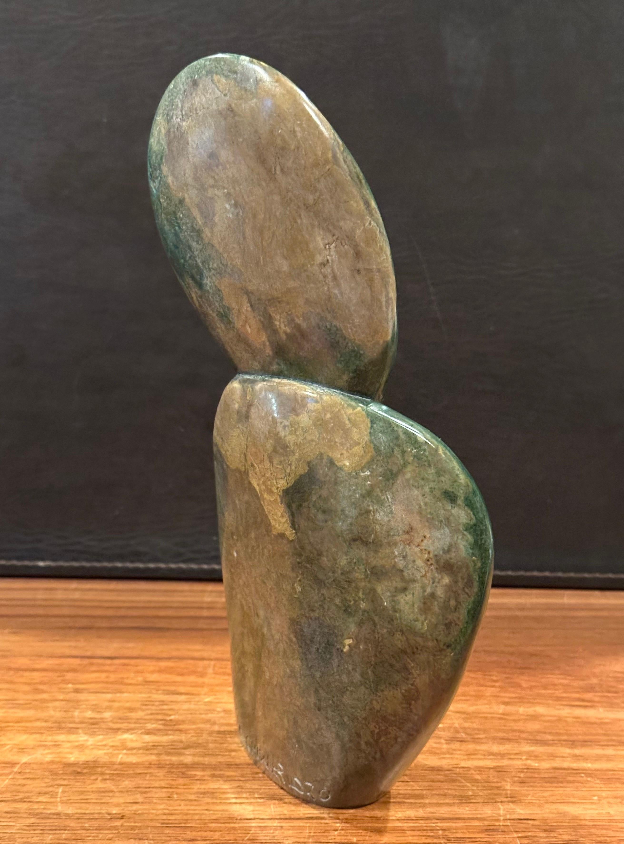 20ième siècle Sculpture abstraite en marbre africain par Ernest Chiwaridzo en vente