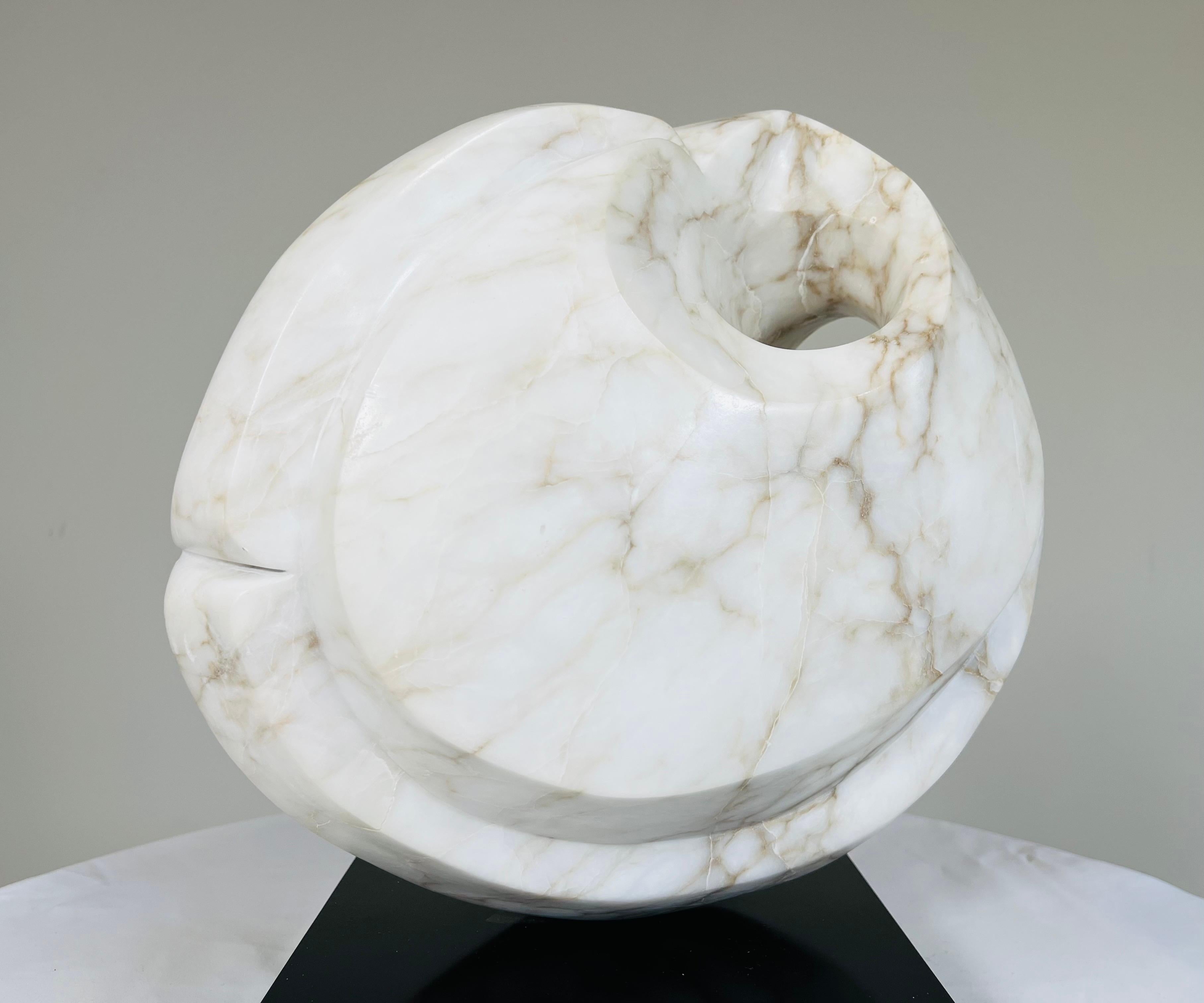 Scultura astratta in marmo alabastro dopo Barbara Hepworth - Nord America 1960 In condizioni ottime in vendita a Southampton, NJ