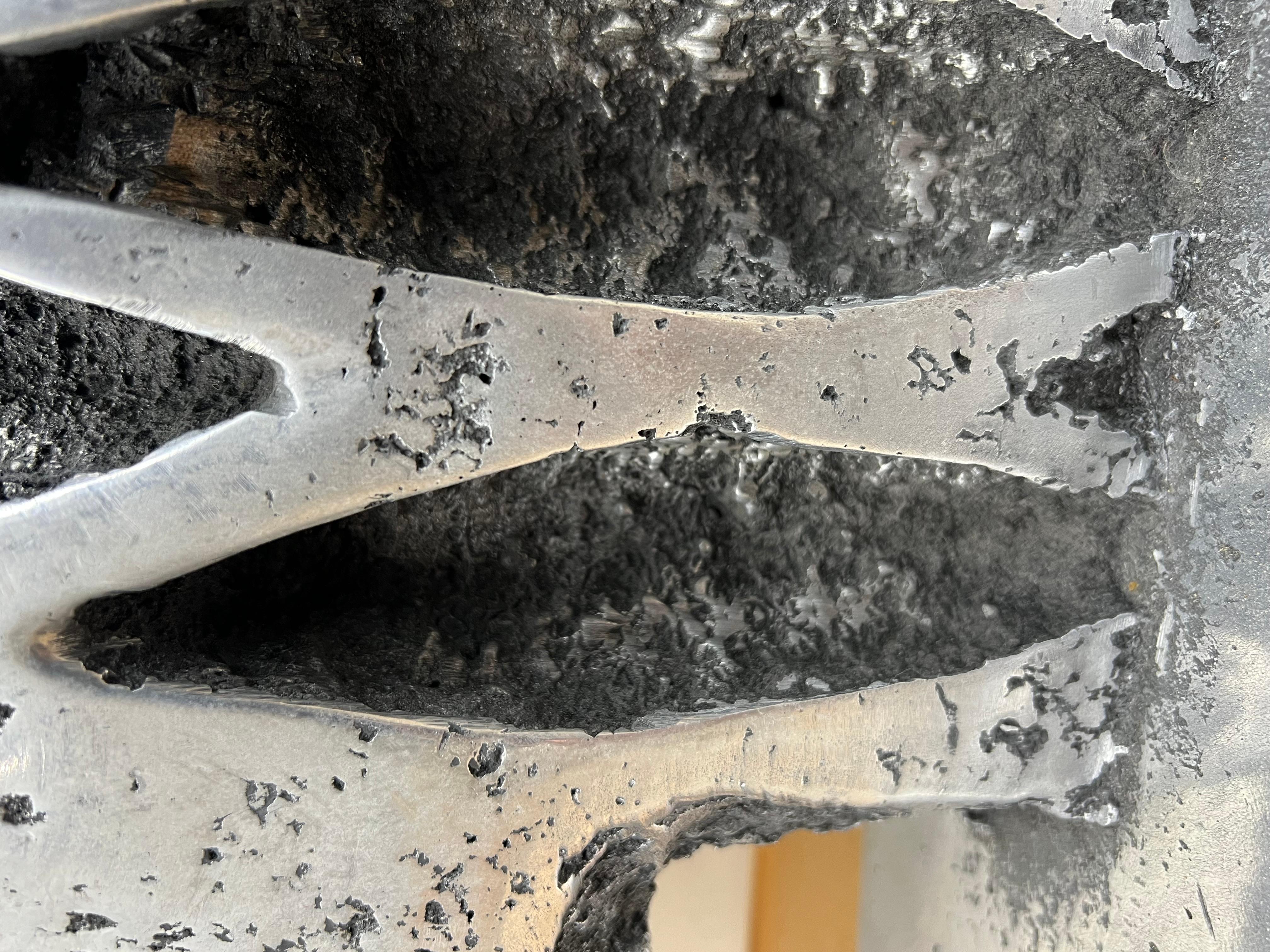 Abstrakte Aluminiumskulptur „Judith“ Nr. 7306 von Jordi Bonet im Zustand „Gut“ im Angebot in Montreal, QC
