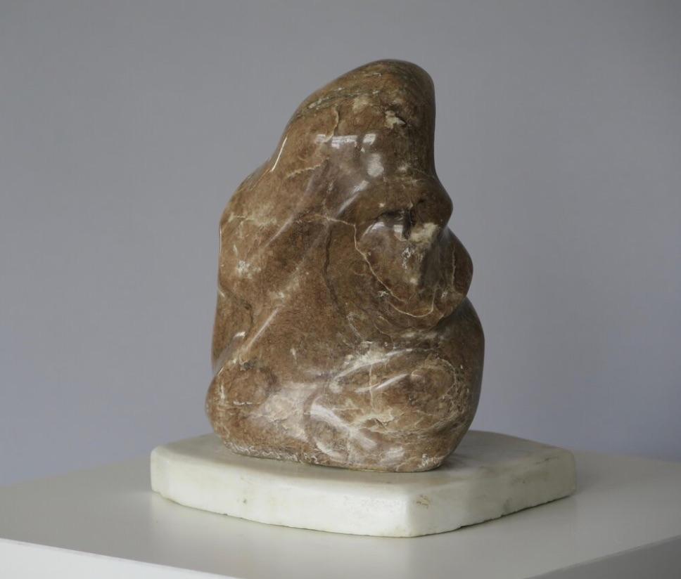 Fin du 20e siècle Sculpture abstraite en pierre ambrée de Tim Smith en vente
