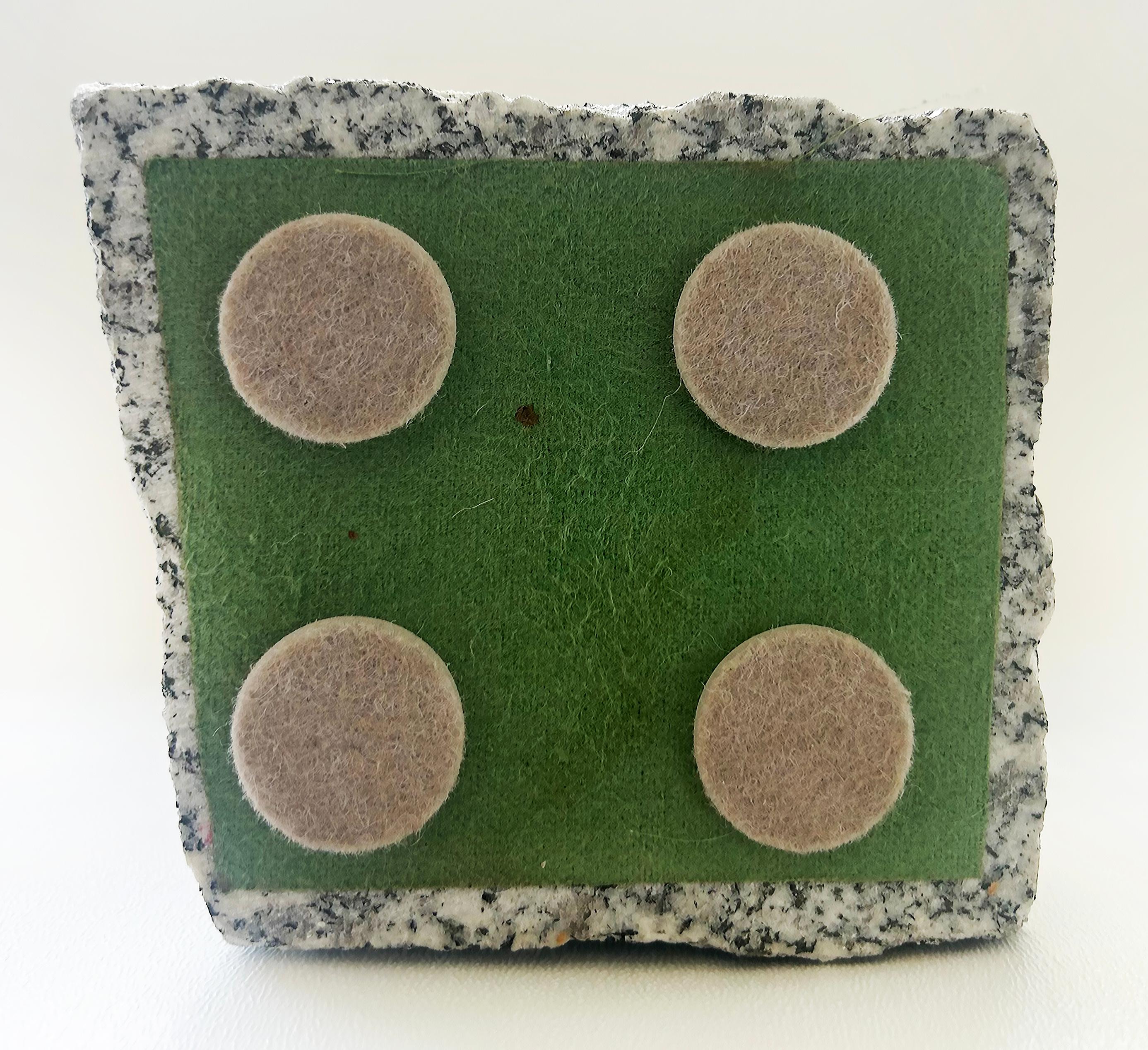 Escultura abstracta y figurativa de mármol tallada a mano sobre base de granito en venta 5