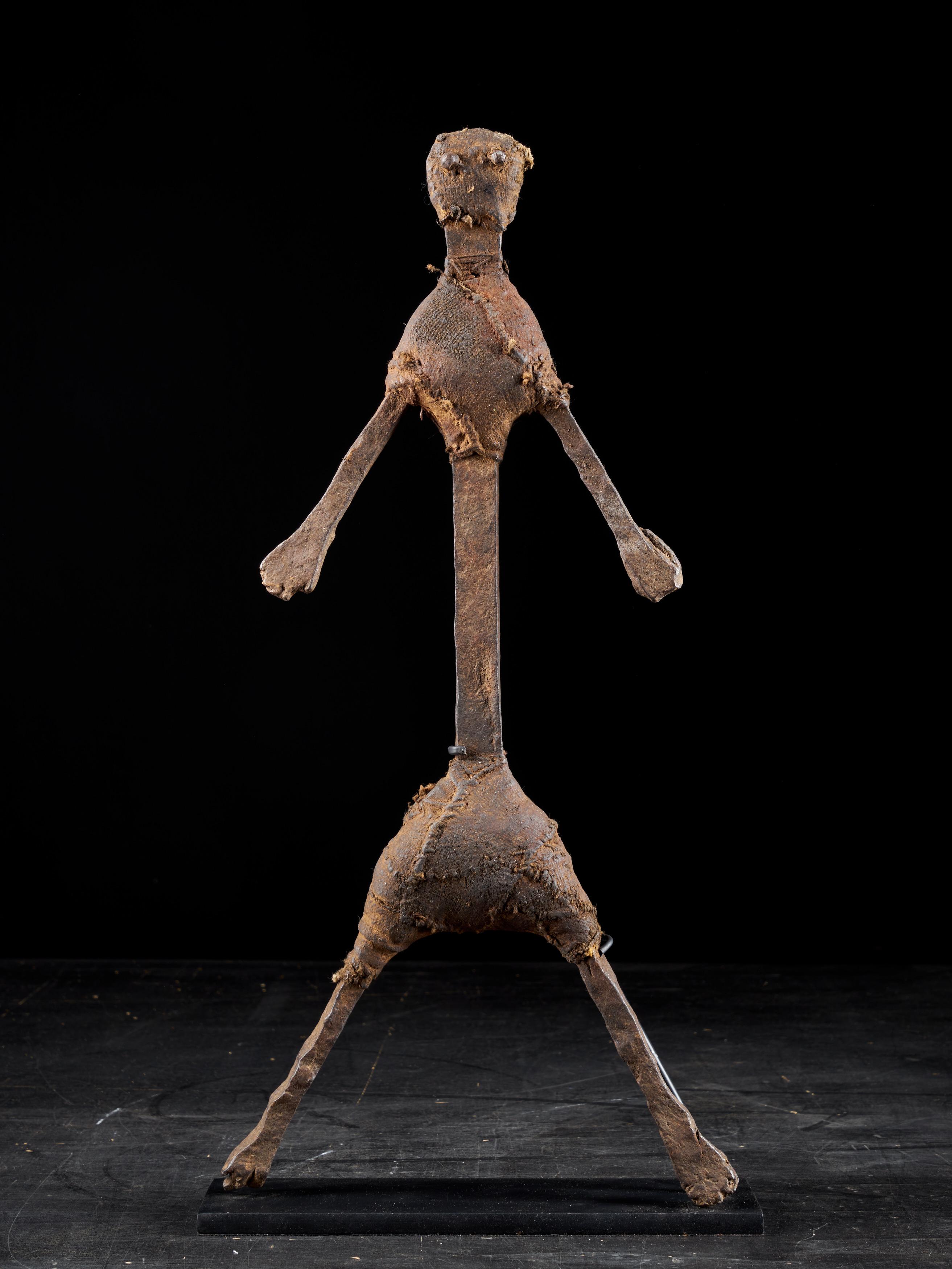 These slender male and female statues were made by the Bozo People from Mali. Their body’s, arms and feet are made of thin iron bars and their heads, chests and trunk are covered with leather straps that hold the whole body together. Both figures