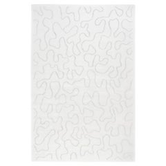 Tappeto in seta grigio chiaro in stile Art Déco astratto e moderno “Ribbon” di Doris Leslie Blau