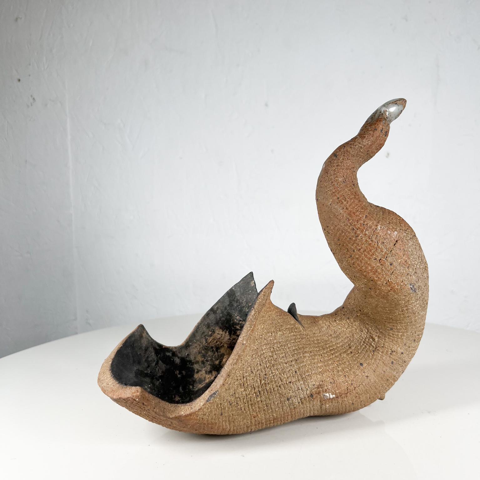 Vintage Abstract Art Modern Pottery Textured Horn Sculpture
9 hoch x 9,25 t 3,88
Gebraucht Original Vintage Zustand
Siehe mitgelieferte Bilder.