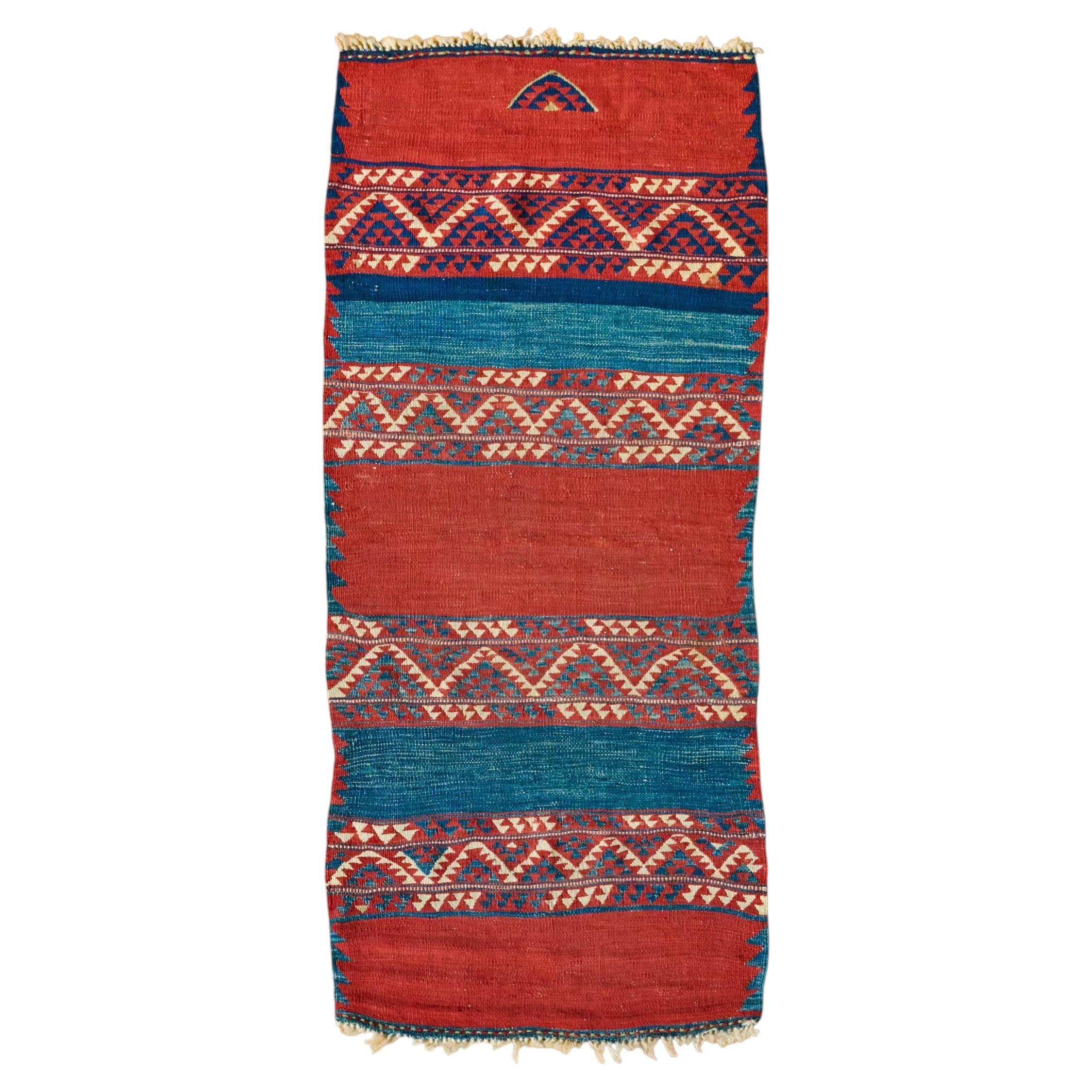 Tapis de prière de style abstrait, vers 1850, tapis turc en laine, tapisserie rouge et indigo en vente