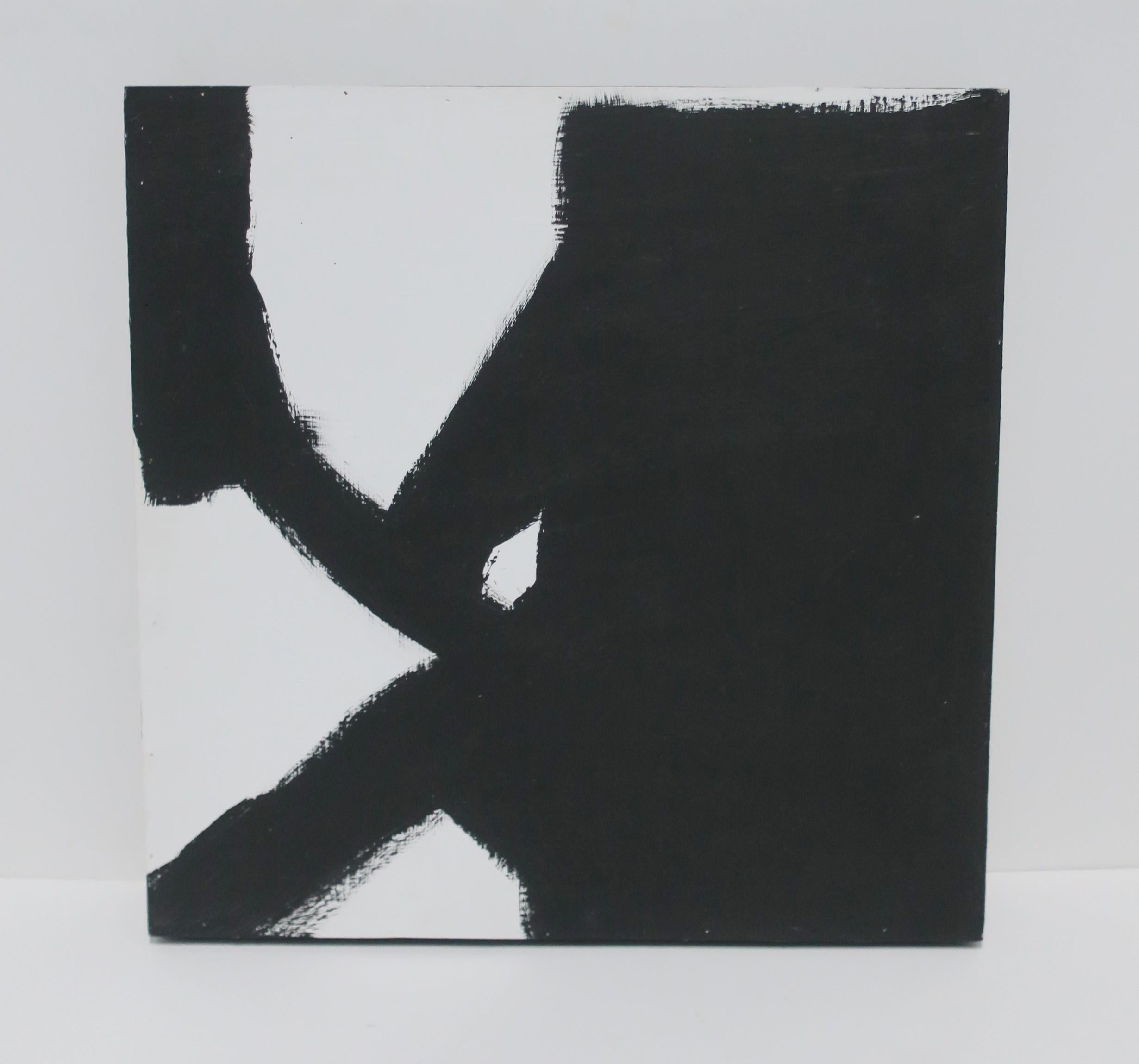 Abstraktes Schwarz-Weiß-Kunstwerk-Gemälde (Holz) im Angebot