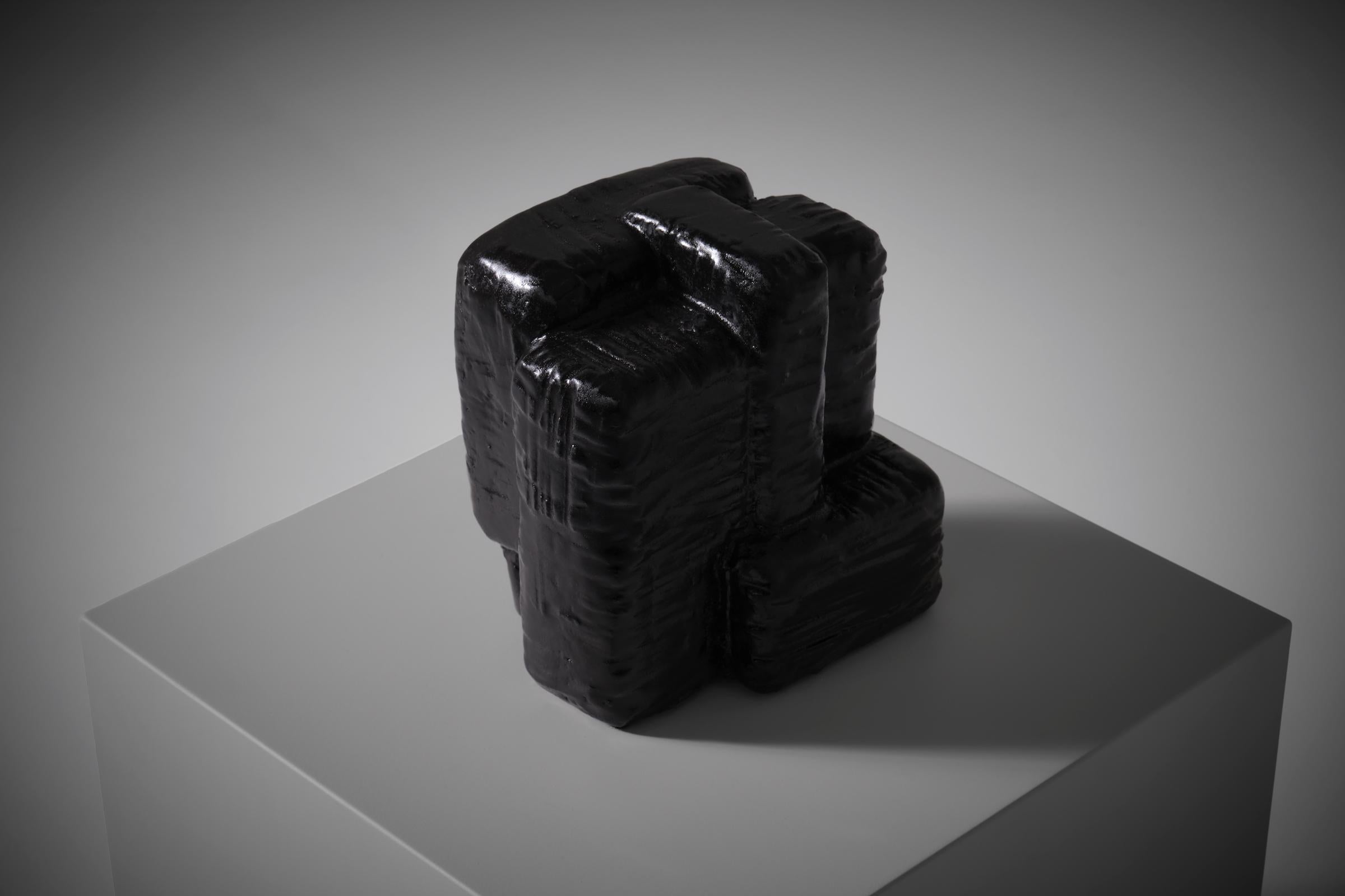 Néerlandais Sculpture cubiste noire abstraite, 1970 en vente