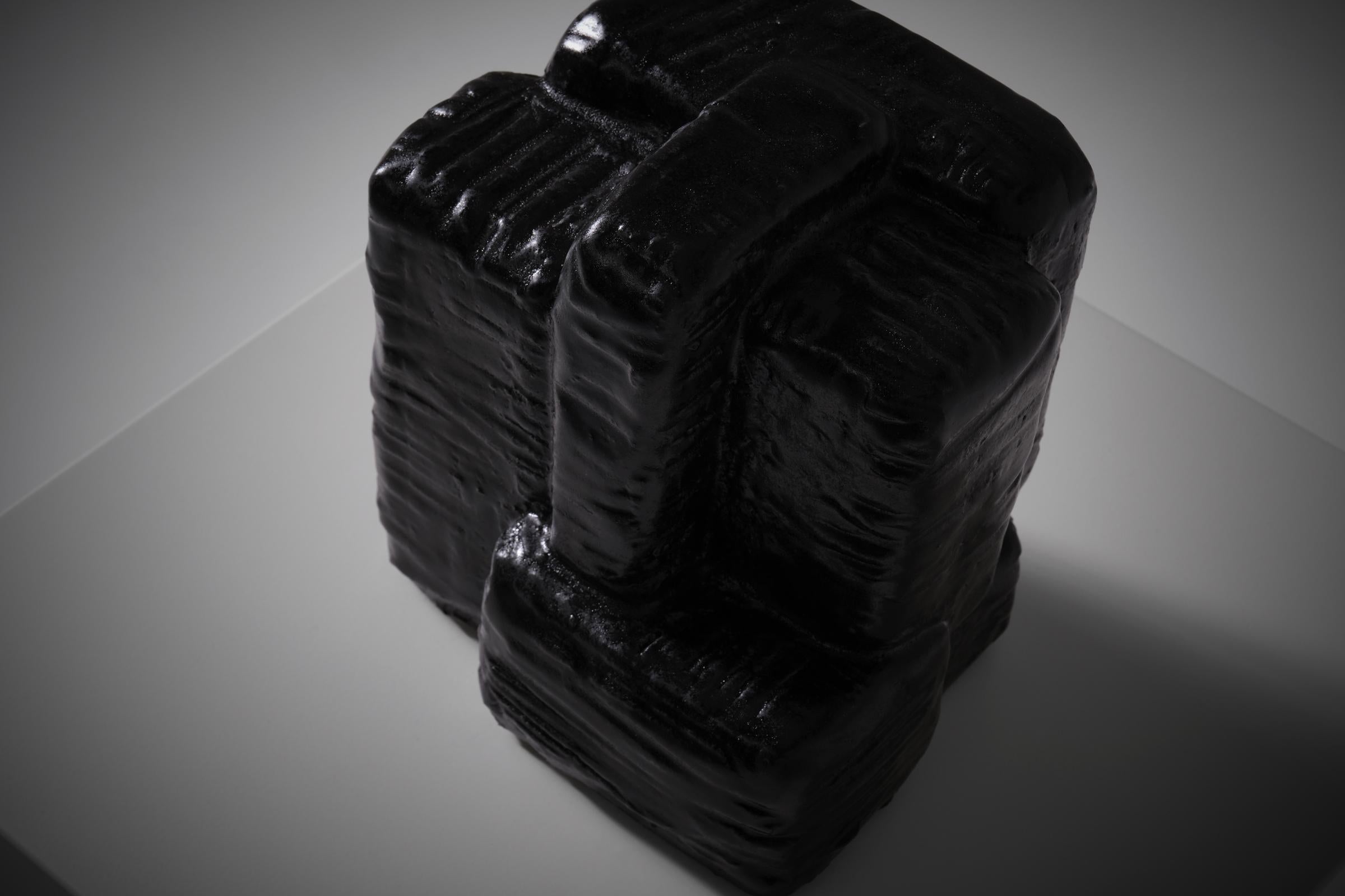 Fin du 20e siècle Sculpture cubiste noire abstraite, 1970 en vente