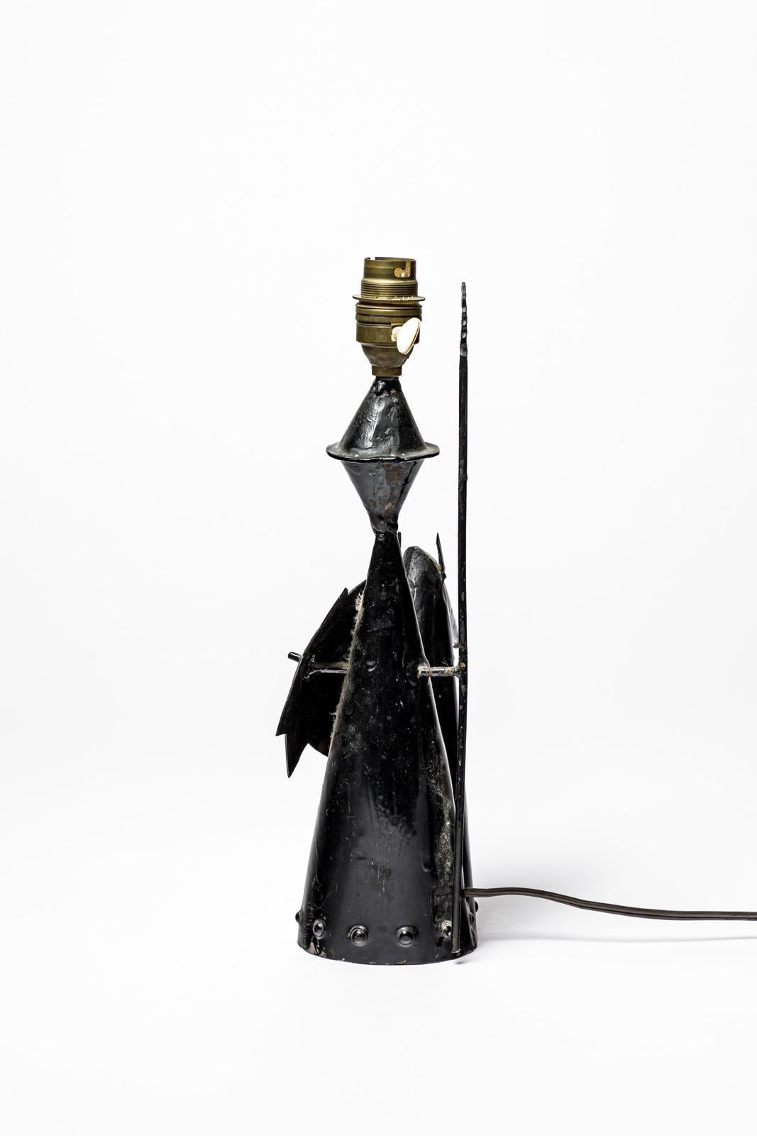French abstract black metal 20th century design 1960 table lamp don quichotte  For Sale