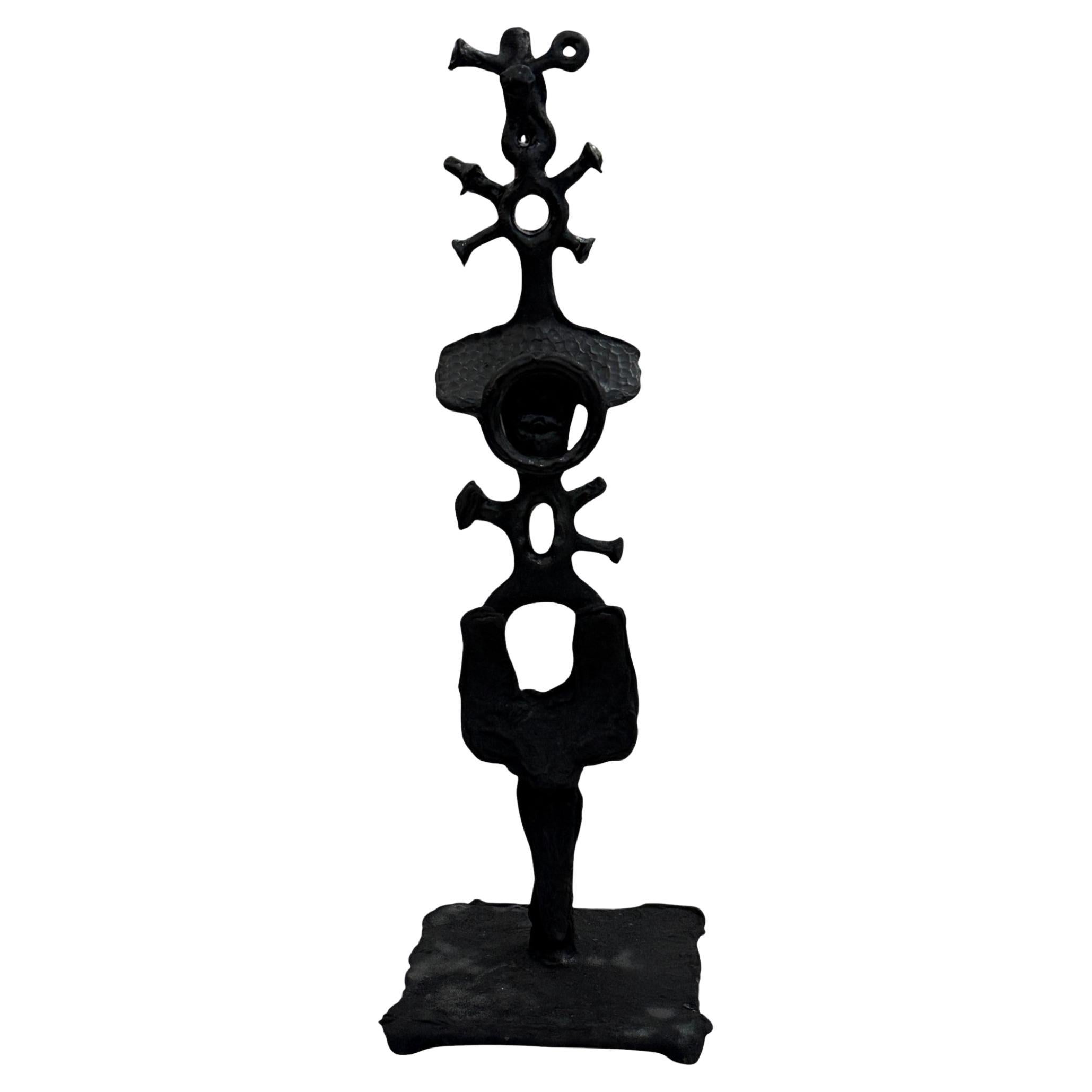 This ultra-contemporary work by Michel Froment unfolds as a subtle dialogue between modernity and primitivism, between universal forms and archaic energy. Crafted from steel-type metal, it reveals an exceptional mastery of material and texture,