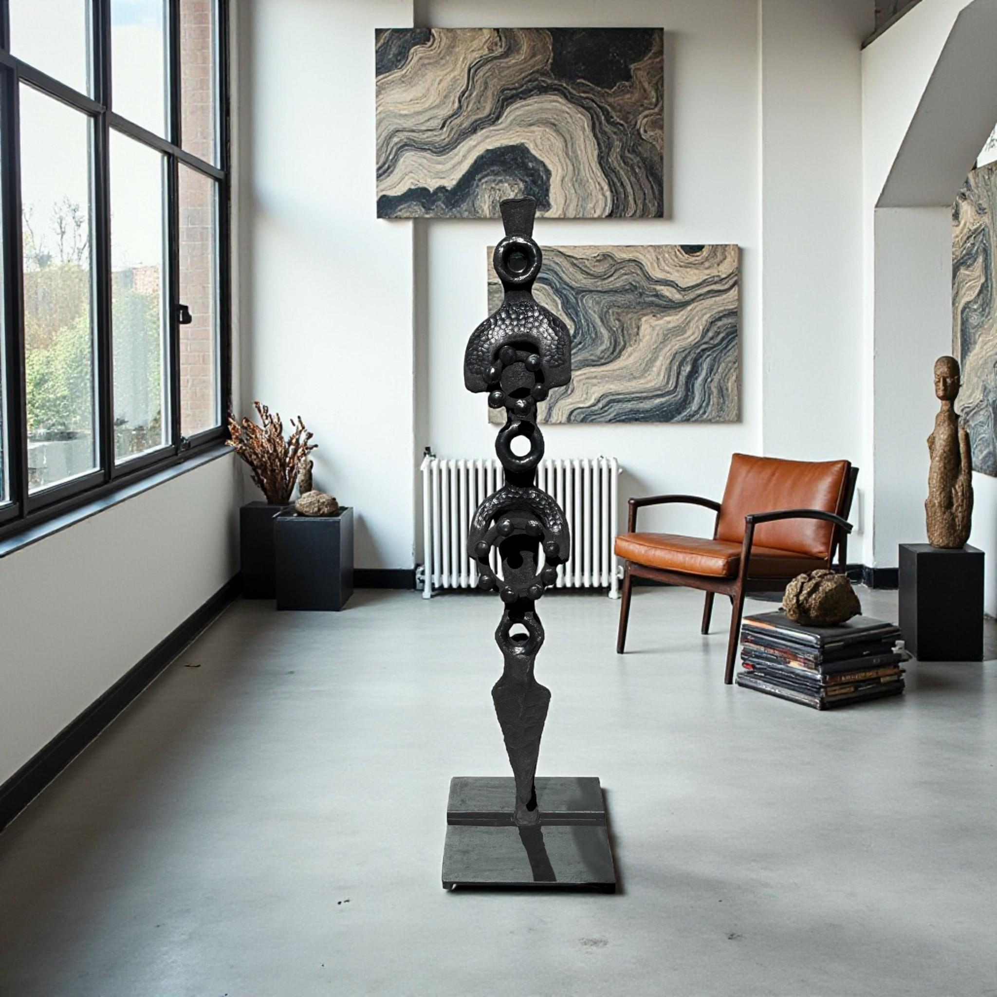 This ultra-contemporary work by Michel Froment unfolds as a subtle dialogue between modernity and primitivism, between universal forms and archaic energy. Crafted from steel-type metal, it reveals an exceptional mastery of material and texture,