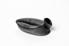 Scultura astratta in gres nero di Joelle Deroubaix, circa 1980