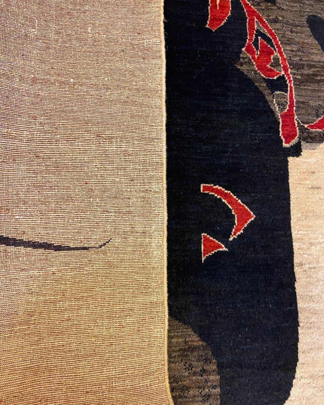 Lana Tappeto persiano astratto nero, marrone e rosso con design calligrafico moderno, 4' x 6' in vendita