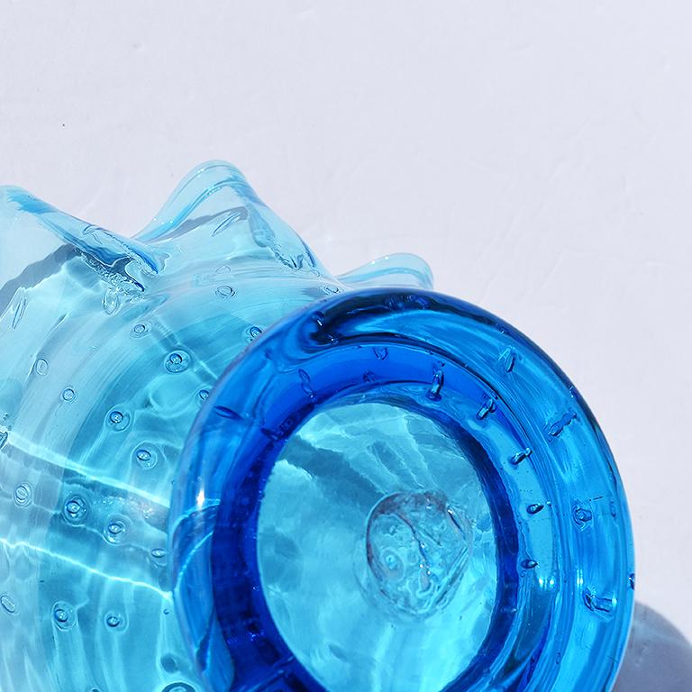 Vaso o recipiente a forma di ciotola ondulata astratta in vetro di Murano blu, italiano. In condizioni buone in vendita a Oklahoma City, OK
