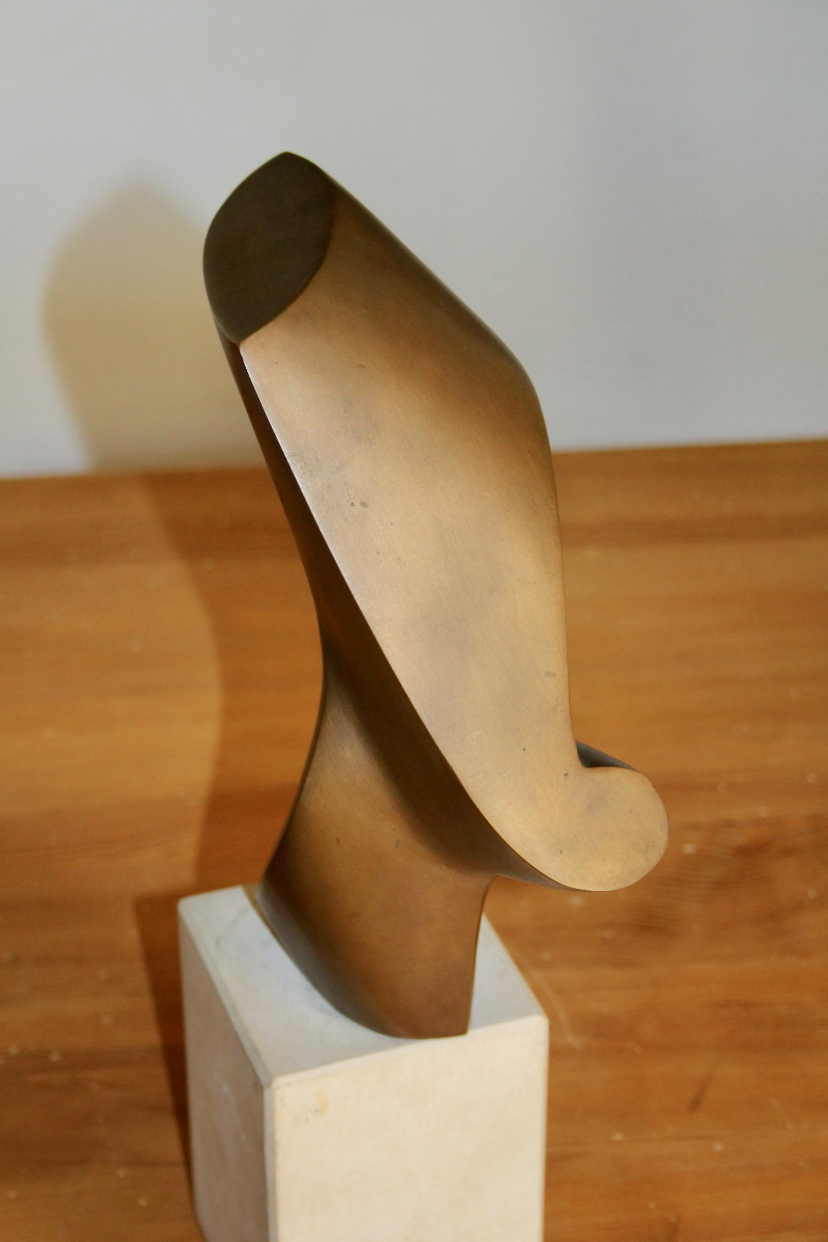 Metà XX secolo Scultura astratta in bronzo e marmo