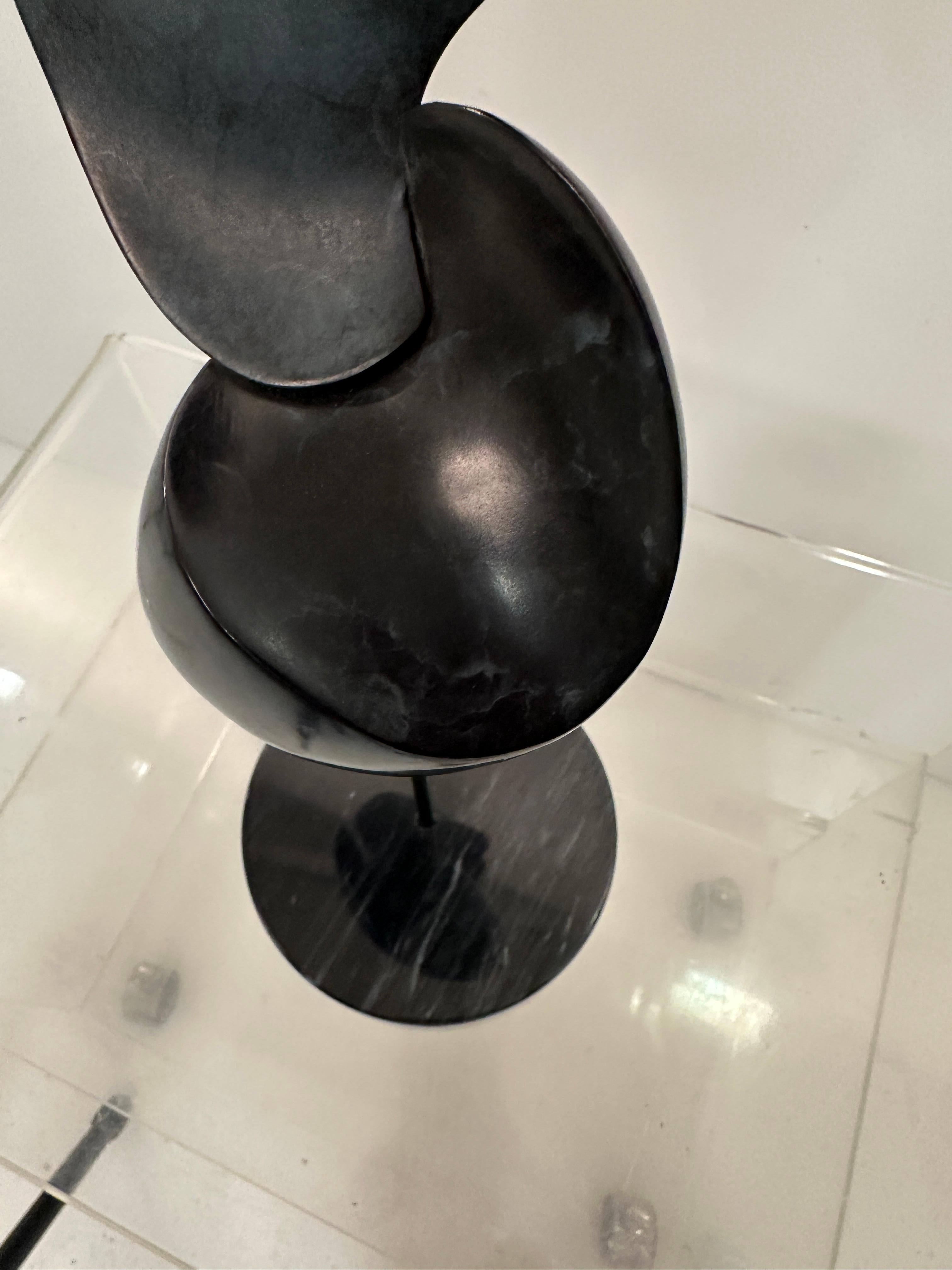 Bronce abstracto sobre base de mármol, c 1970 en venta 1