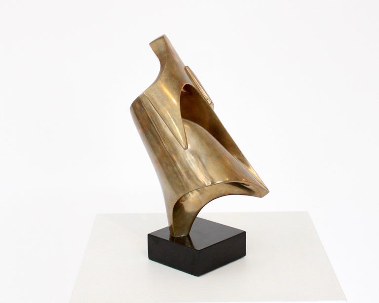Bronze abstract sculpture attributed to Alicia Penalba on black marble mount.
Alicia Penalba was born in the Province of Buenos Aires in 1913 and moved to Paris in the late 1940s. Her abstract and vibrant sculptures have been shown in important