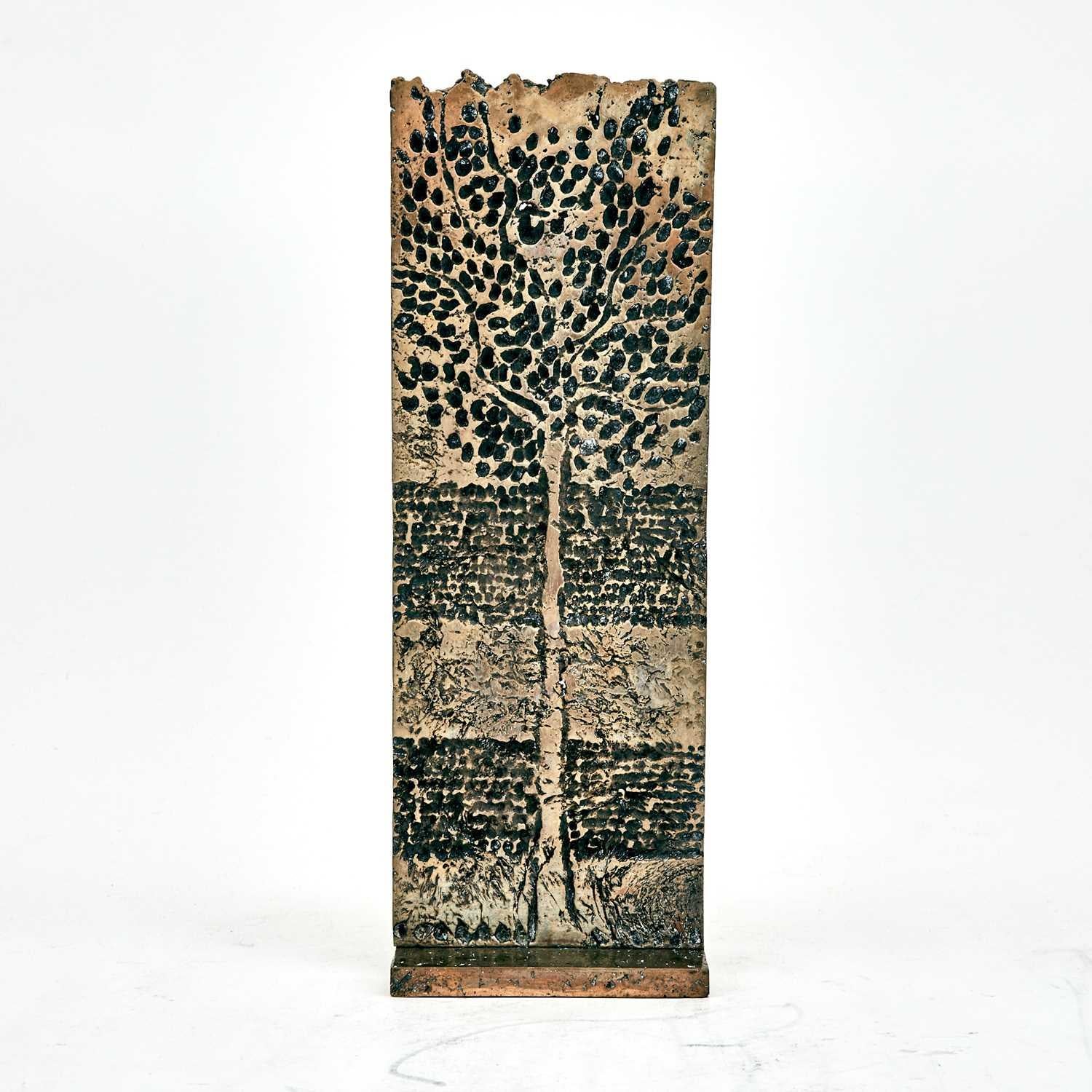Jordi Bonet (1932-1979), spagnolo-canadese. Scultura astratta in bronzo di Jordi Bonet, firmata e timbrata: Jordi Bonet, numerata 1/1 e iscritta N-73131 sulla base. Canada: circa 1970
 L:8,5 P:4,75 pollici. 

