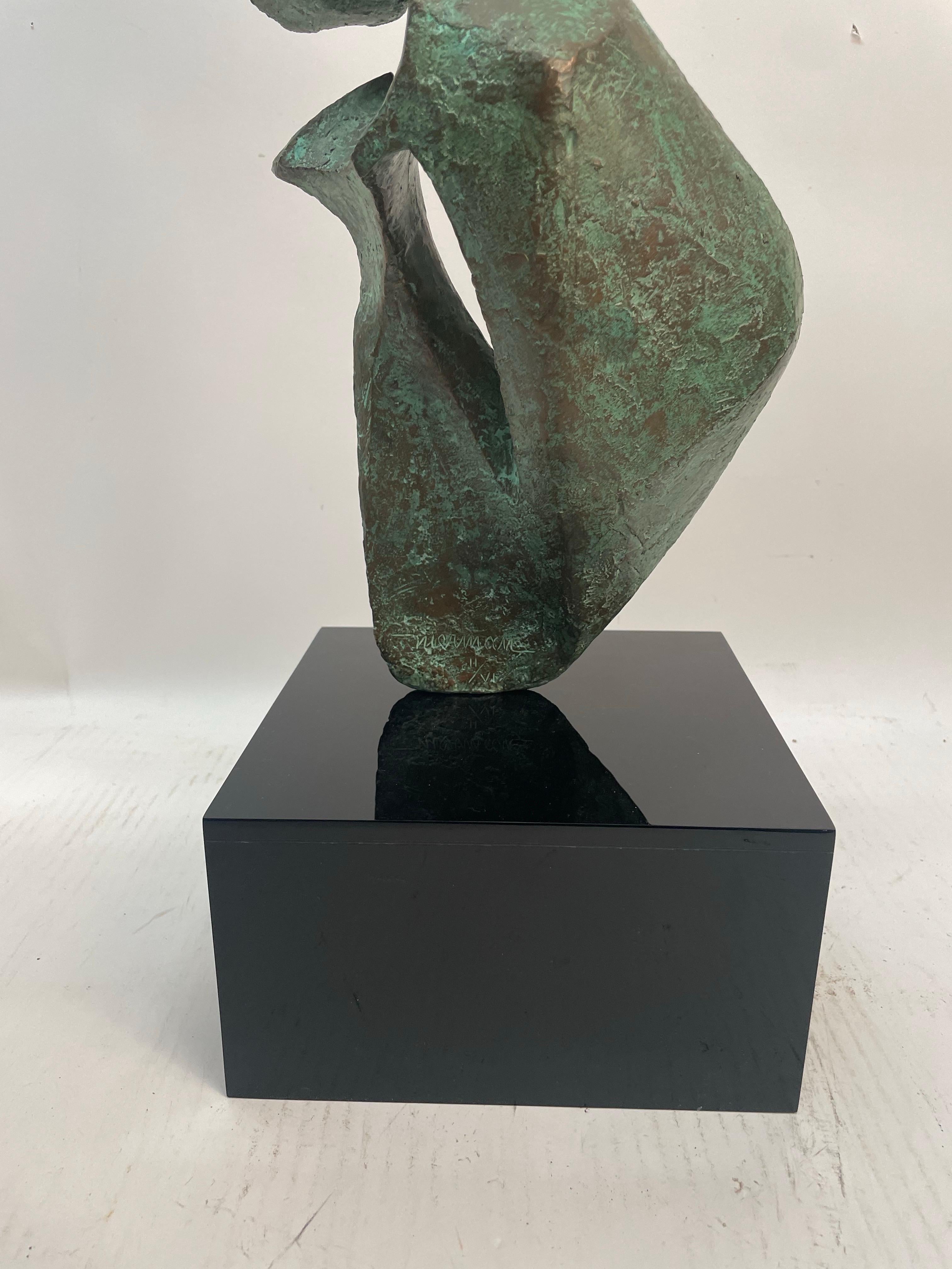 Escultura abstracta en bronce de Leonardo Nierman en venta 7